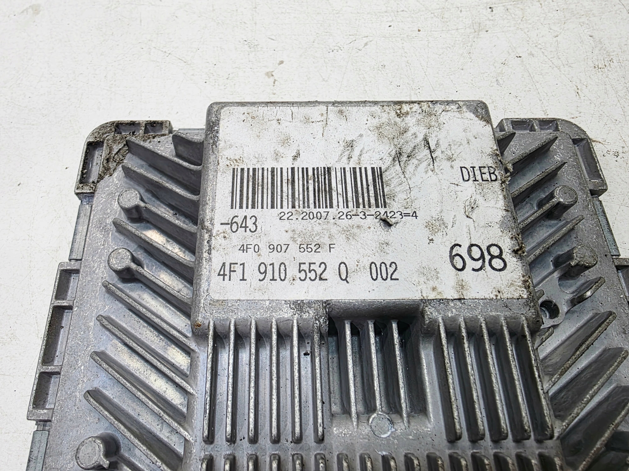 computer control unit of the engine AUDI A6 C6 2.4 BDW 4F0907552F 4F1910552Q