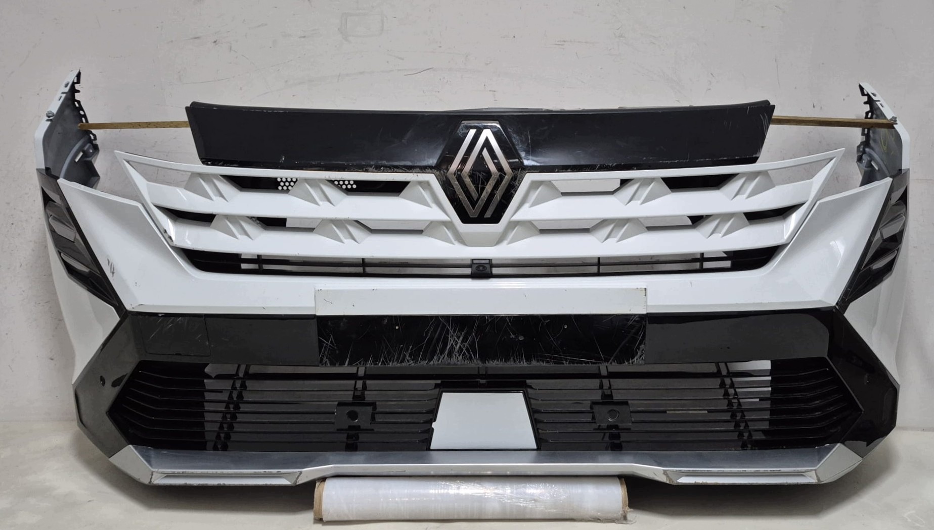 RENAULT BOREAL 25- bumper front front PDC RADAR complete