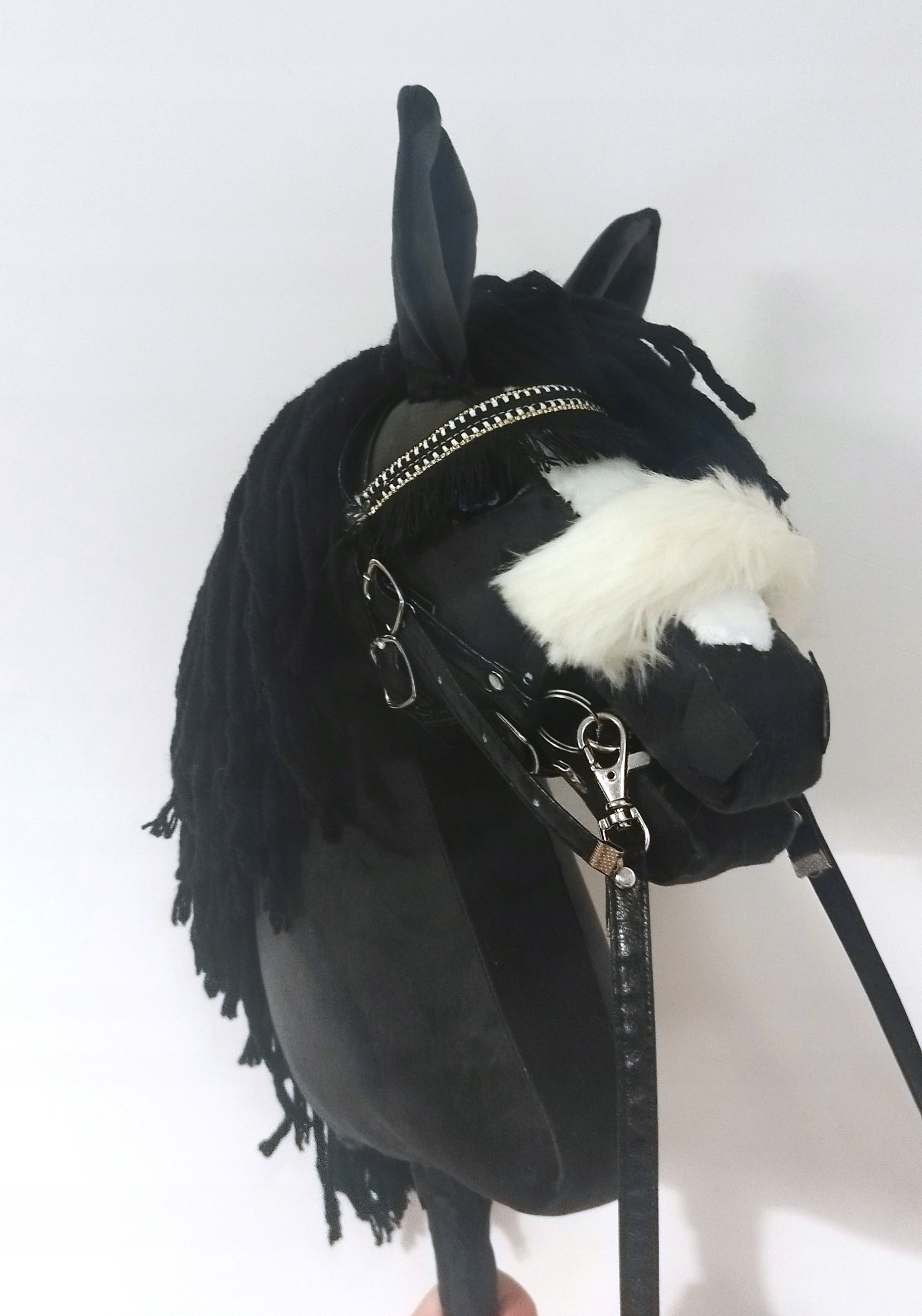 Ogłowie dla hobby horse A4 z futerkiem futerko, frędzelki