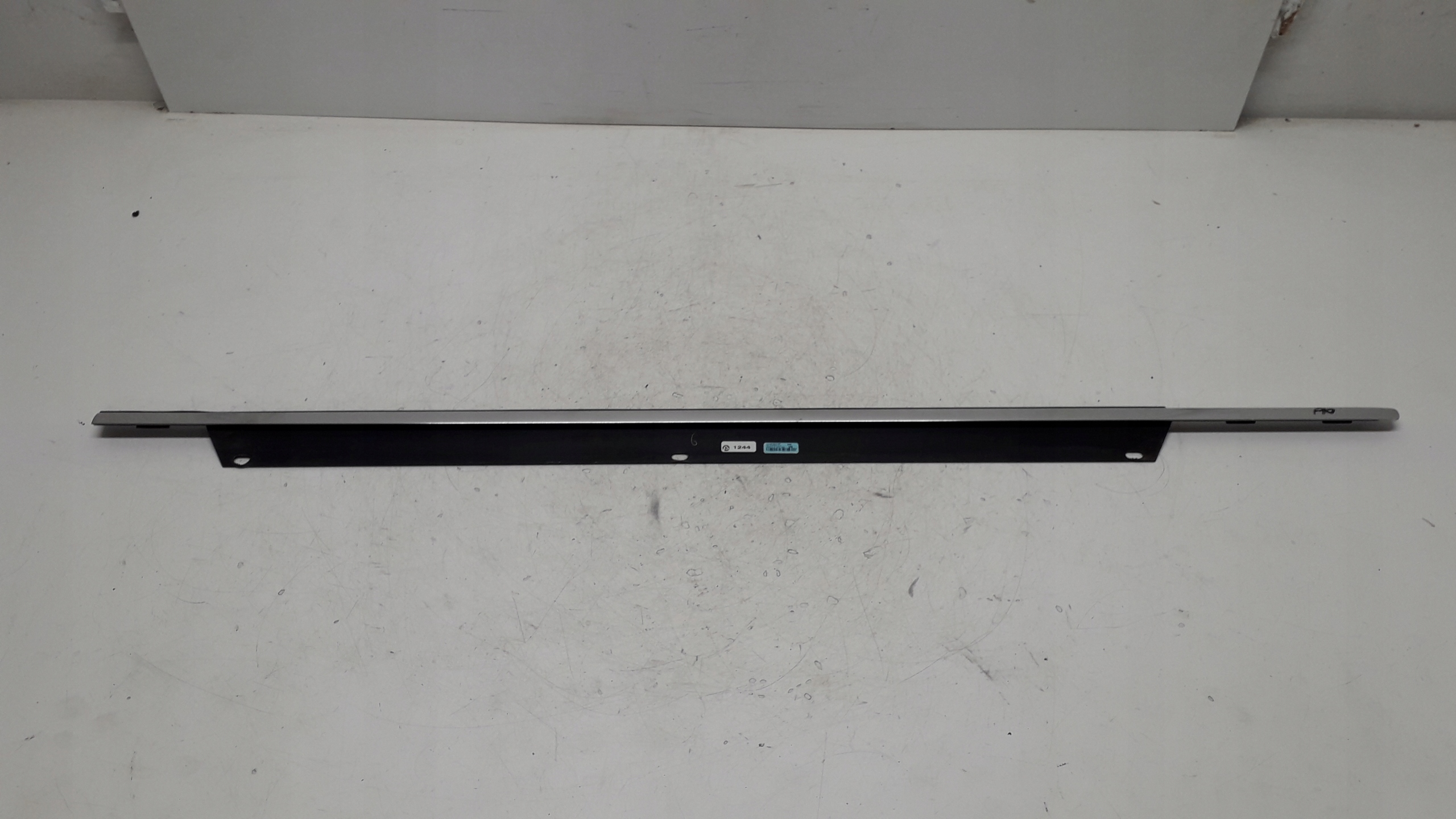 AUDI Q7 4L 05-15 LISTWA ZGARNIAJĄCA PRAWY PRZÓD