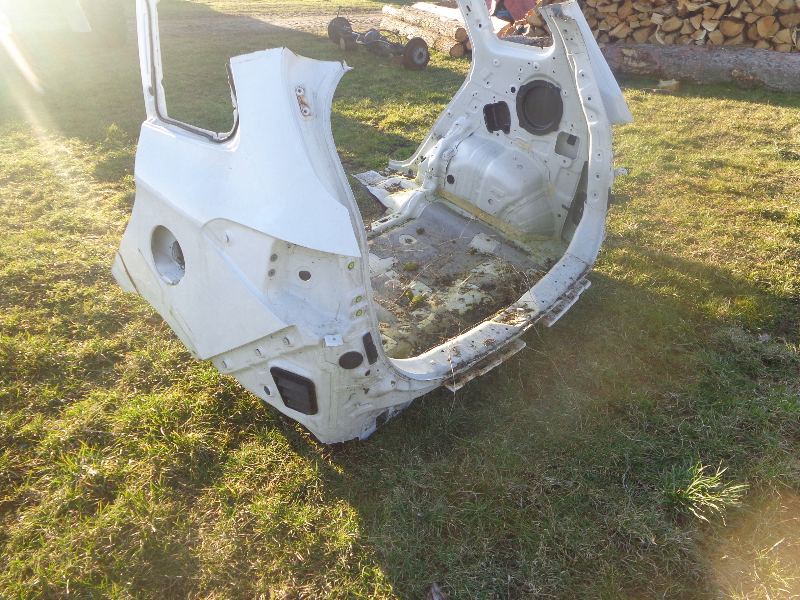 Kia Carens IV Pas tylny karoseryjny Producent części Kia OE