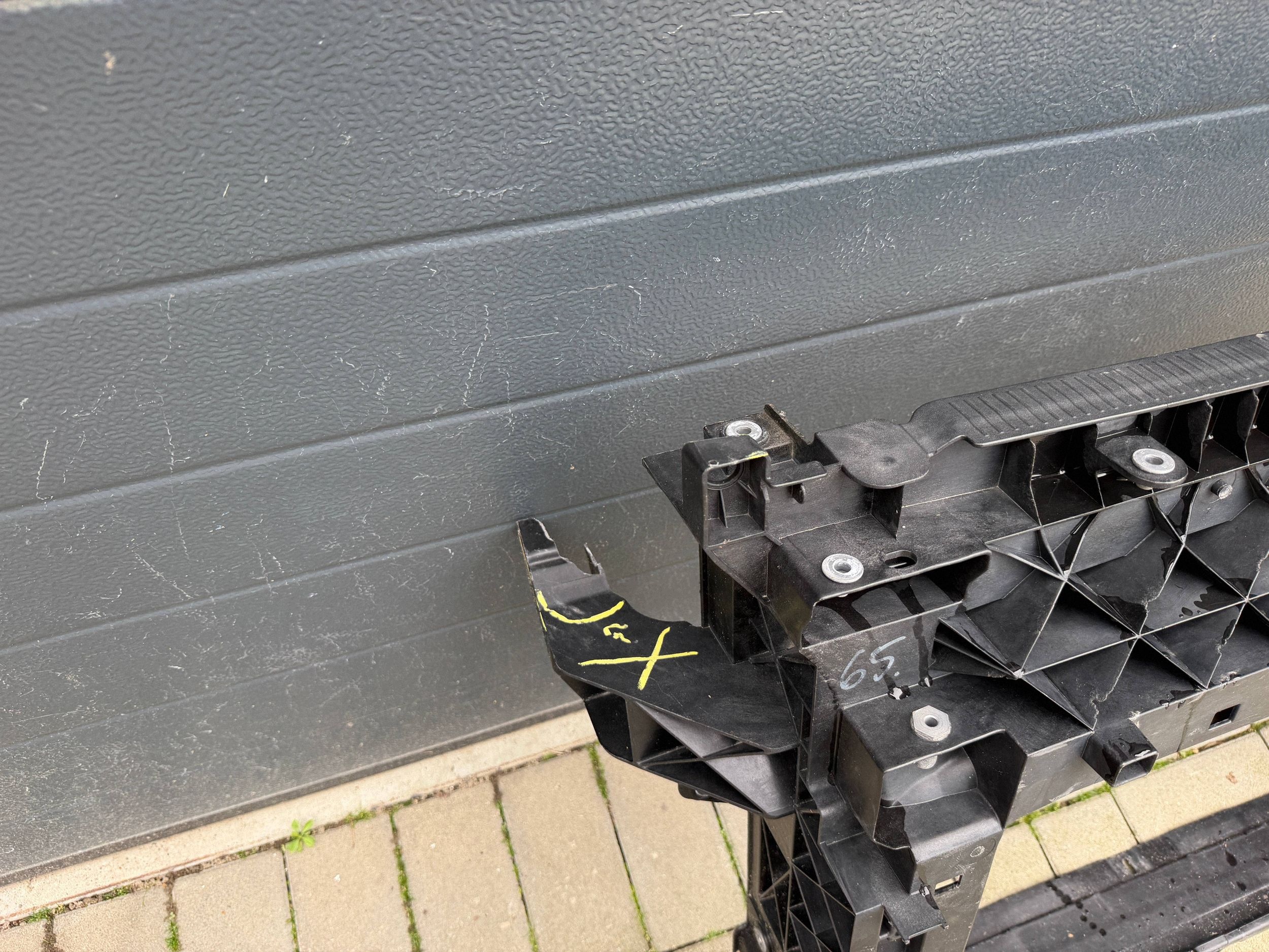 Seat Ateca 575 16- pillar wall