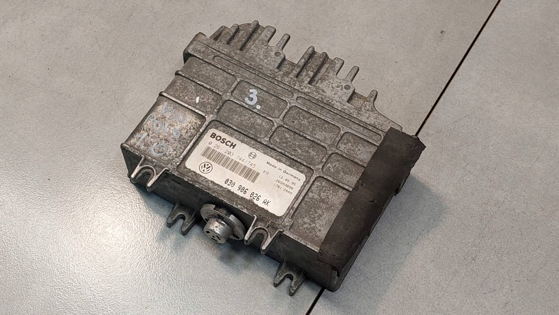 control unit of the engine VW POLO 6N 1.0 B 030906026AK