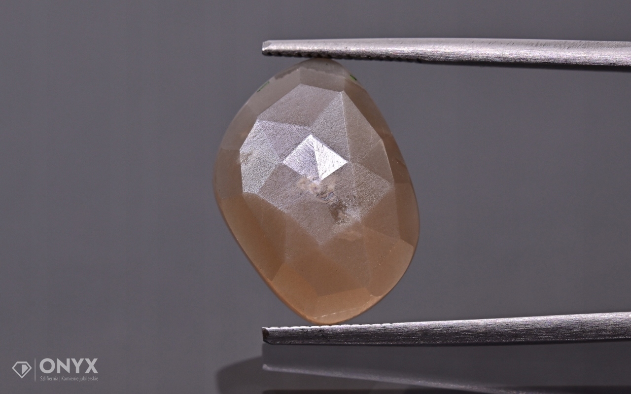 Měsíční kámen fazetovaný nepravidelný 16x11,5