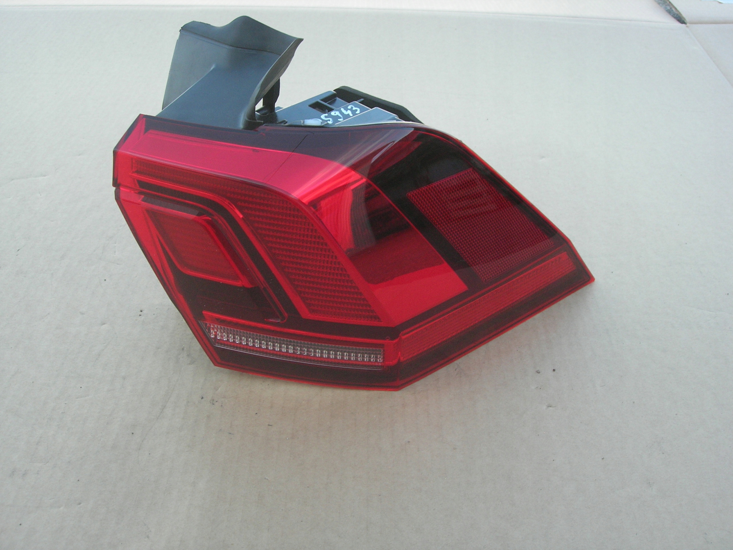 LAMPA RT W BŁOTNIK VW TIGUAN II LED 5NA945096D Strona zabudowy prawa