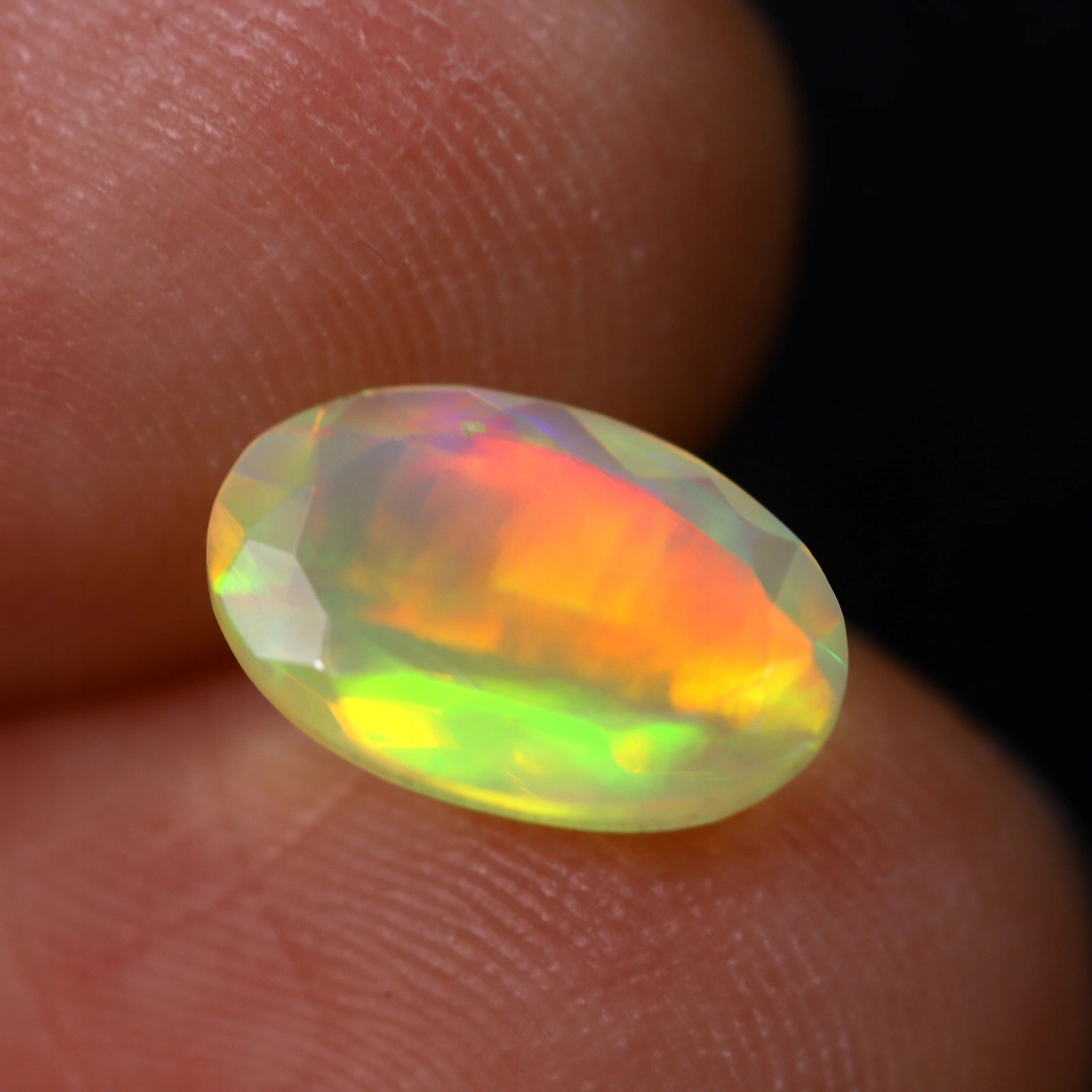 Přírodní opál 1.30 ct Ovál Etiopie certifikát Wbd