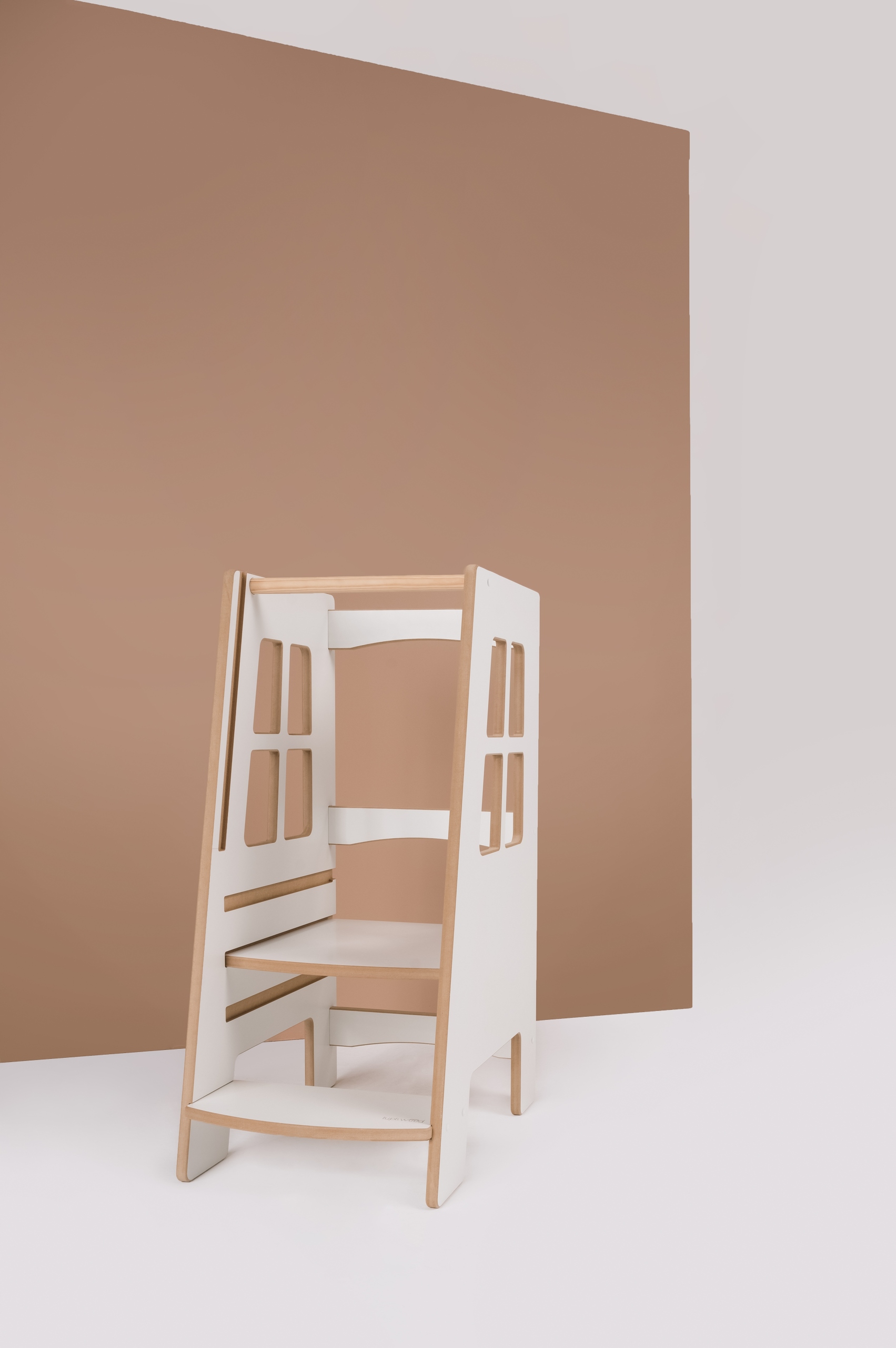 Pomocnik Kuchenny Kitchen Helper Solidny Podest Biały MDF Tuptiwood Szerokość siedziska 40 cm