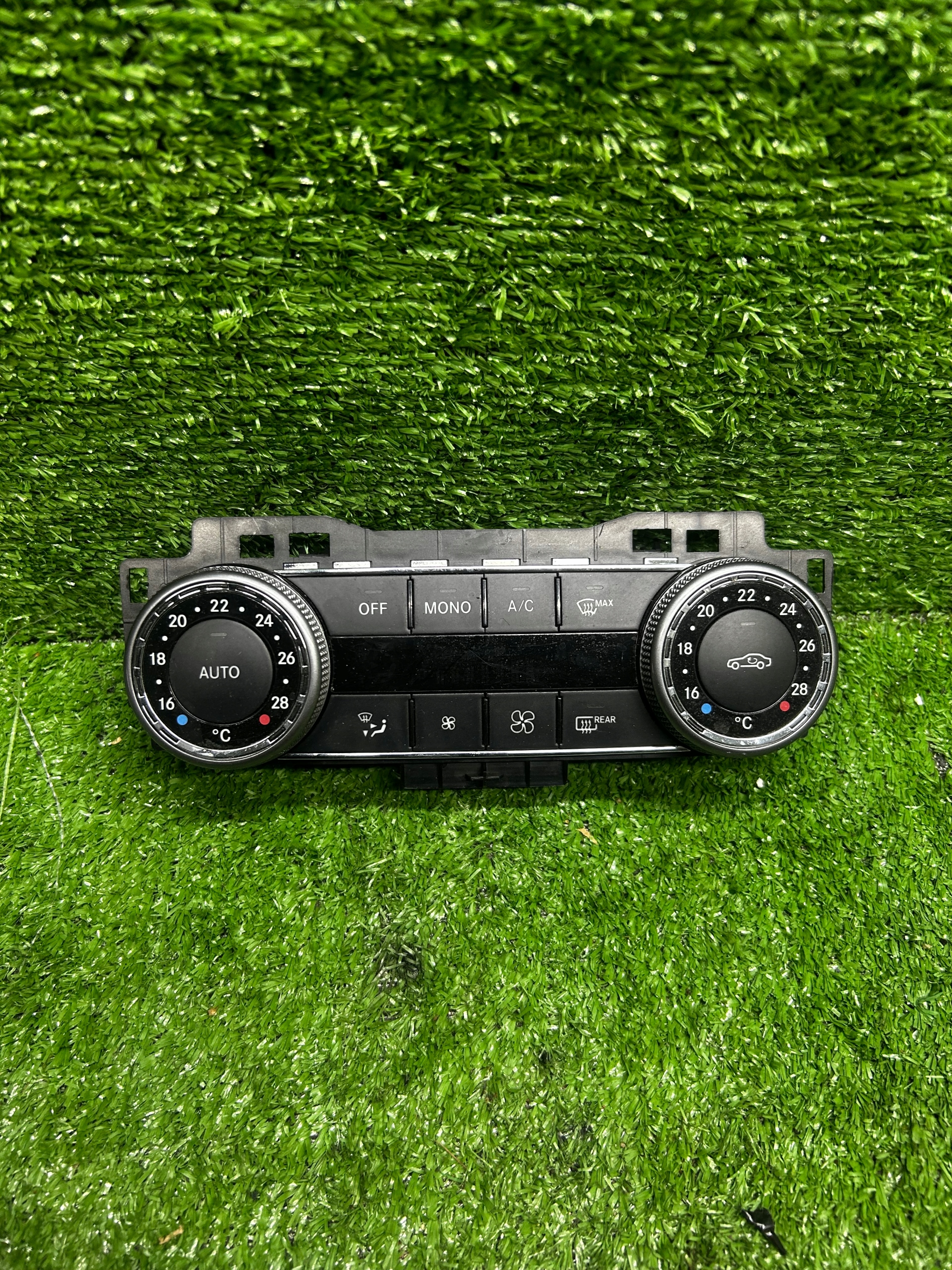 MERCEDES W204 PANEL KLIMATYZACJI 2048308285