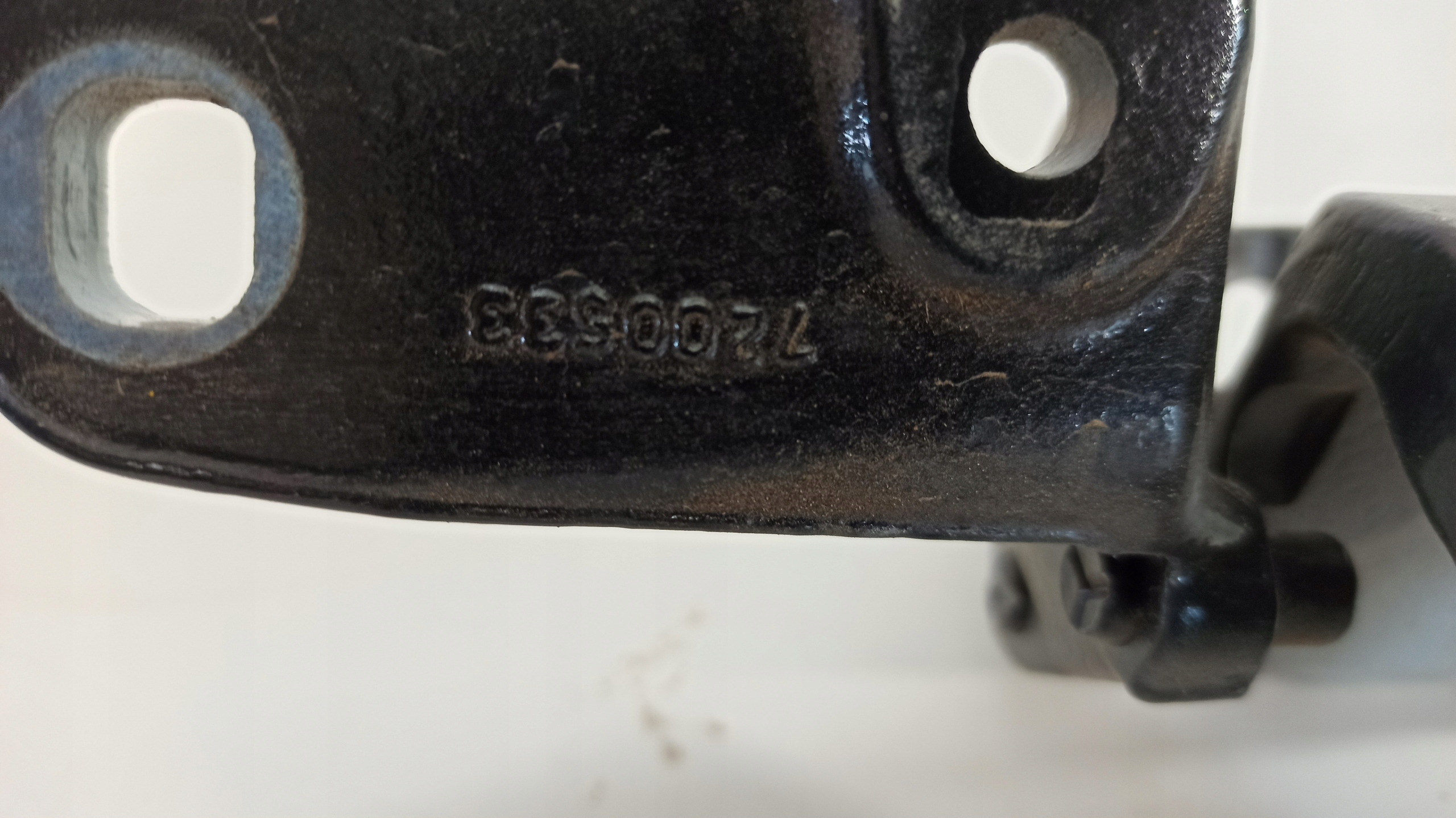 Петля люка л BMW F07 7200533