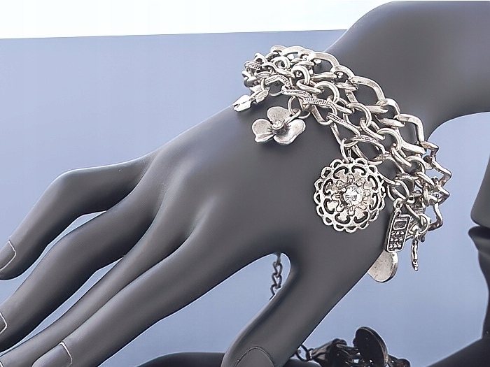 

Srebrna bransoletka Charms / Wzory