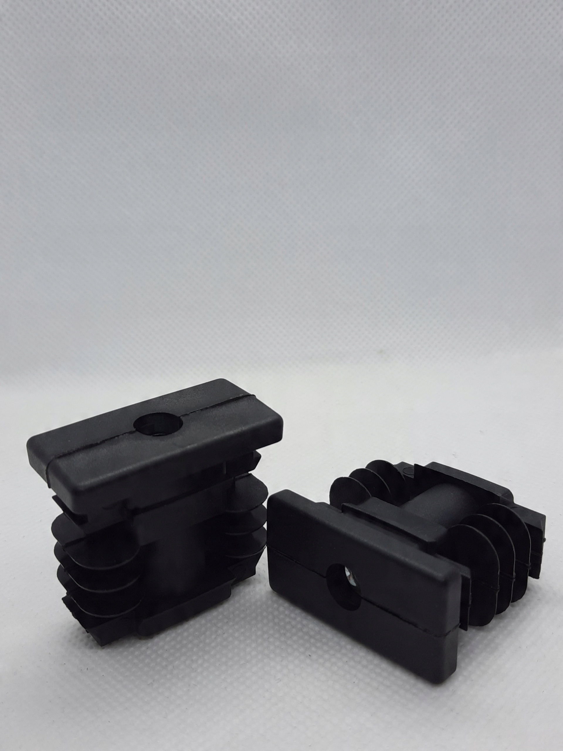 

Wkładka z gwintem metalowym 40x20mm M8- 4 szt