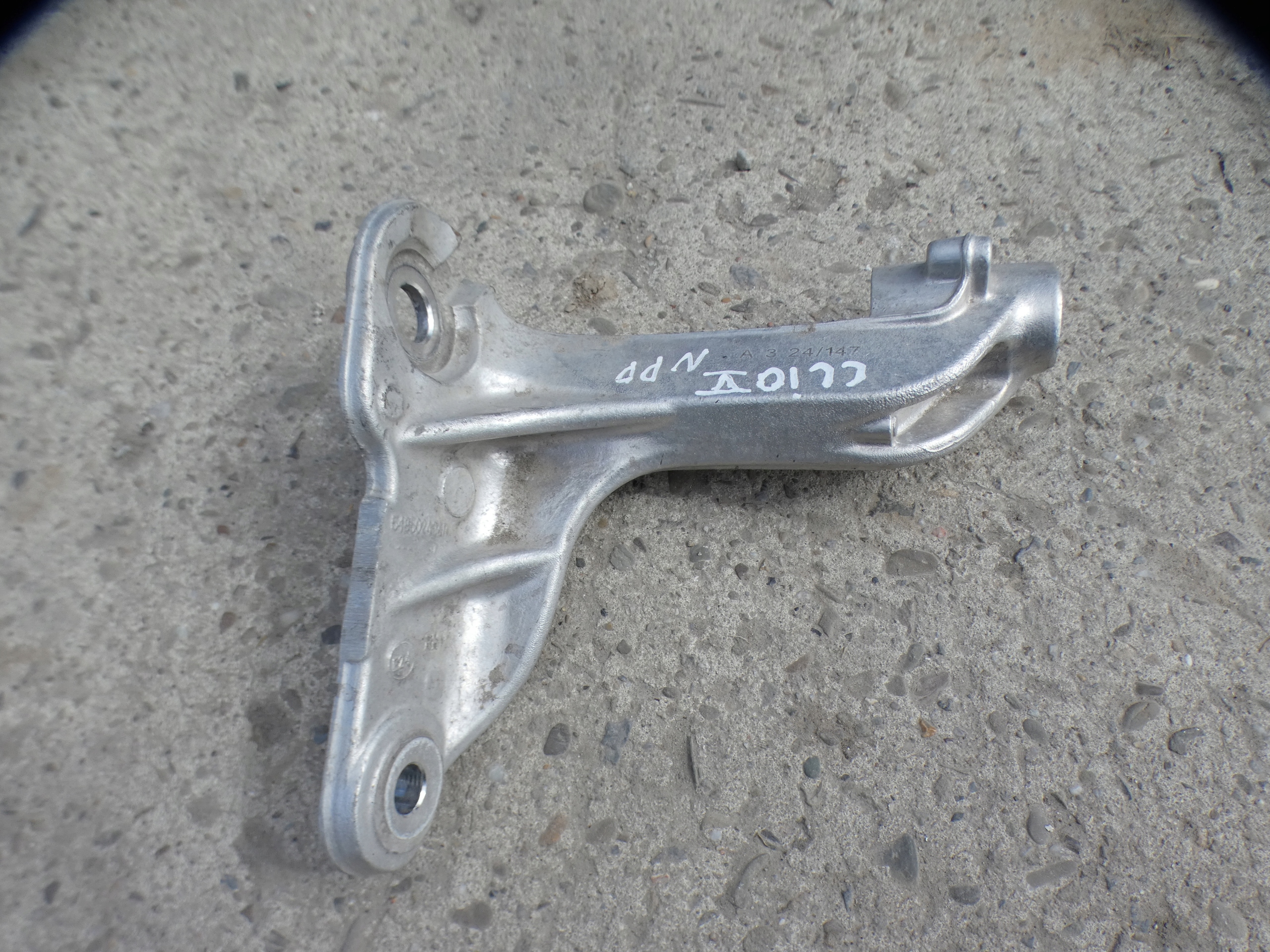 Renault Clio V 2024R holder subframe console right left,holder SANEK