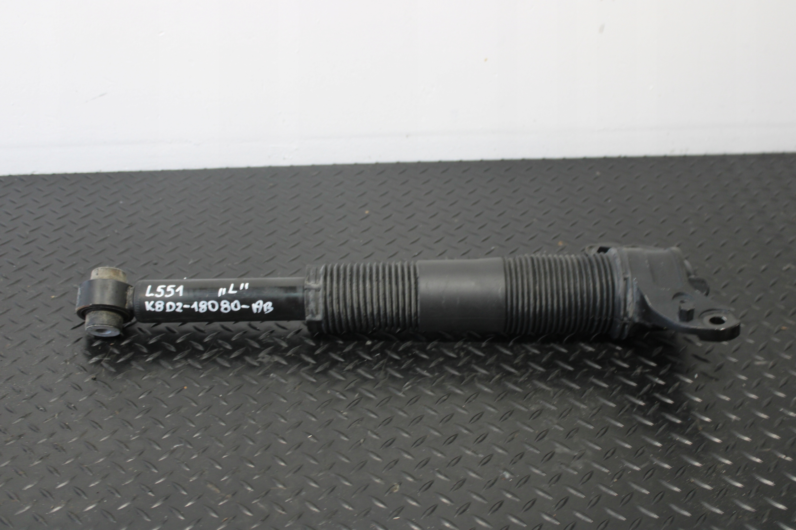 shock absorber left rear part LAND ROVER EVOQUE II 2 L551 K8D2-18080-AB