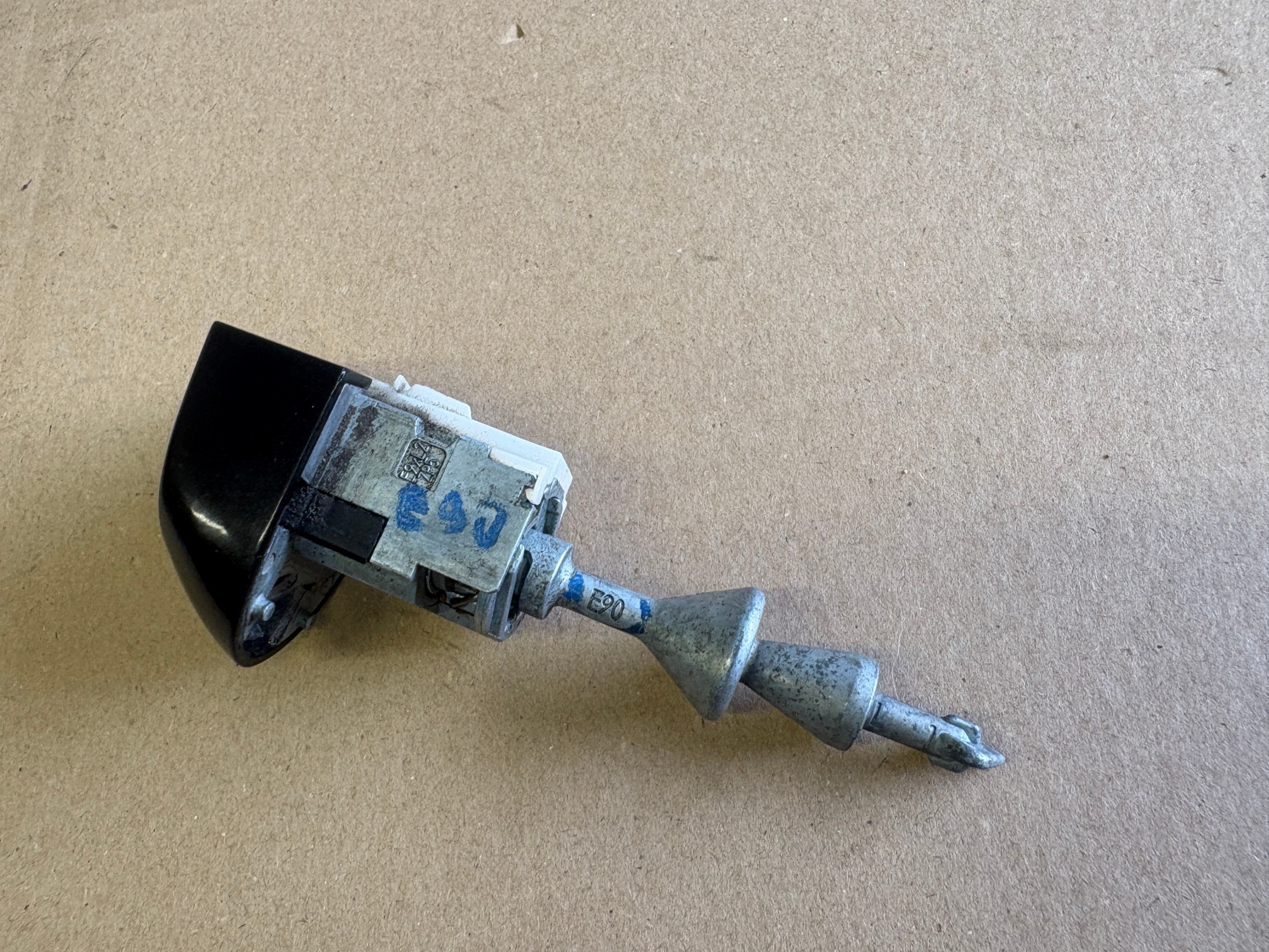 BMW E90 E91 lock cylinder of a lock left front EU BLACK SAPPHIRE 475