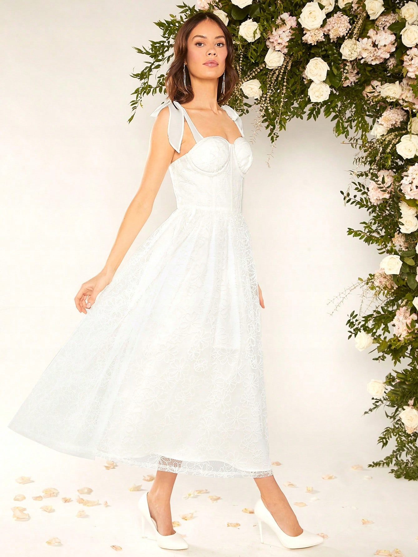 Svatební Šaty A-line Vyšívané Na Zavazovacích Ramínkách Shein, Velikost 40