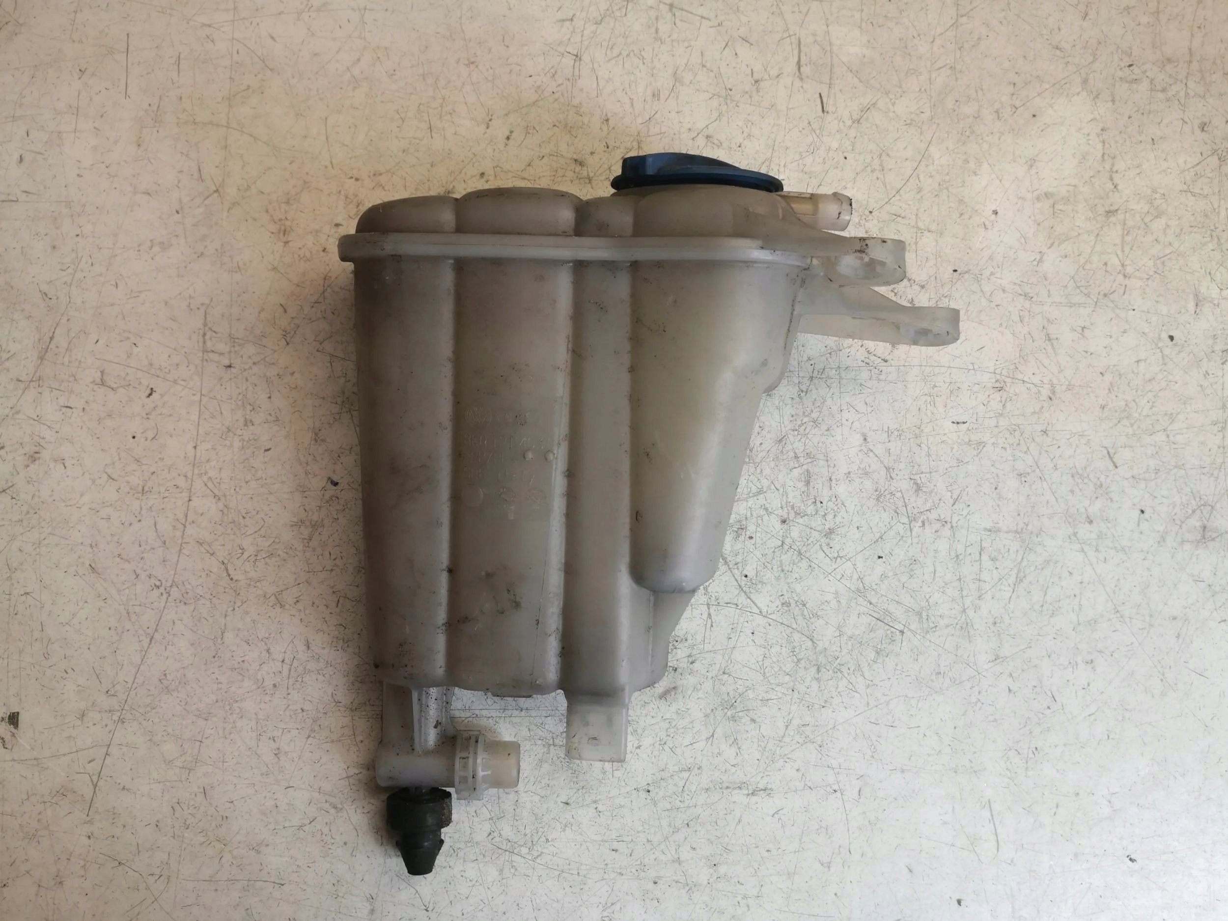 water tank AUDI A4 B8 8K0121403G