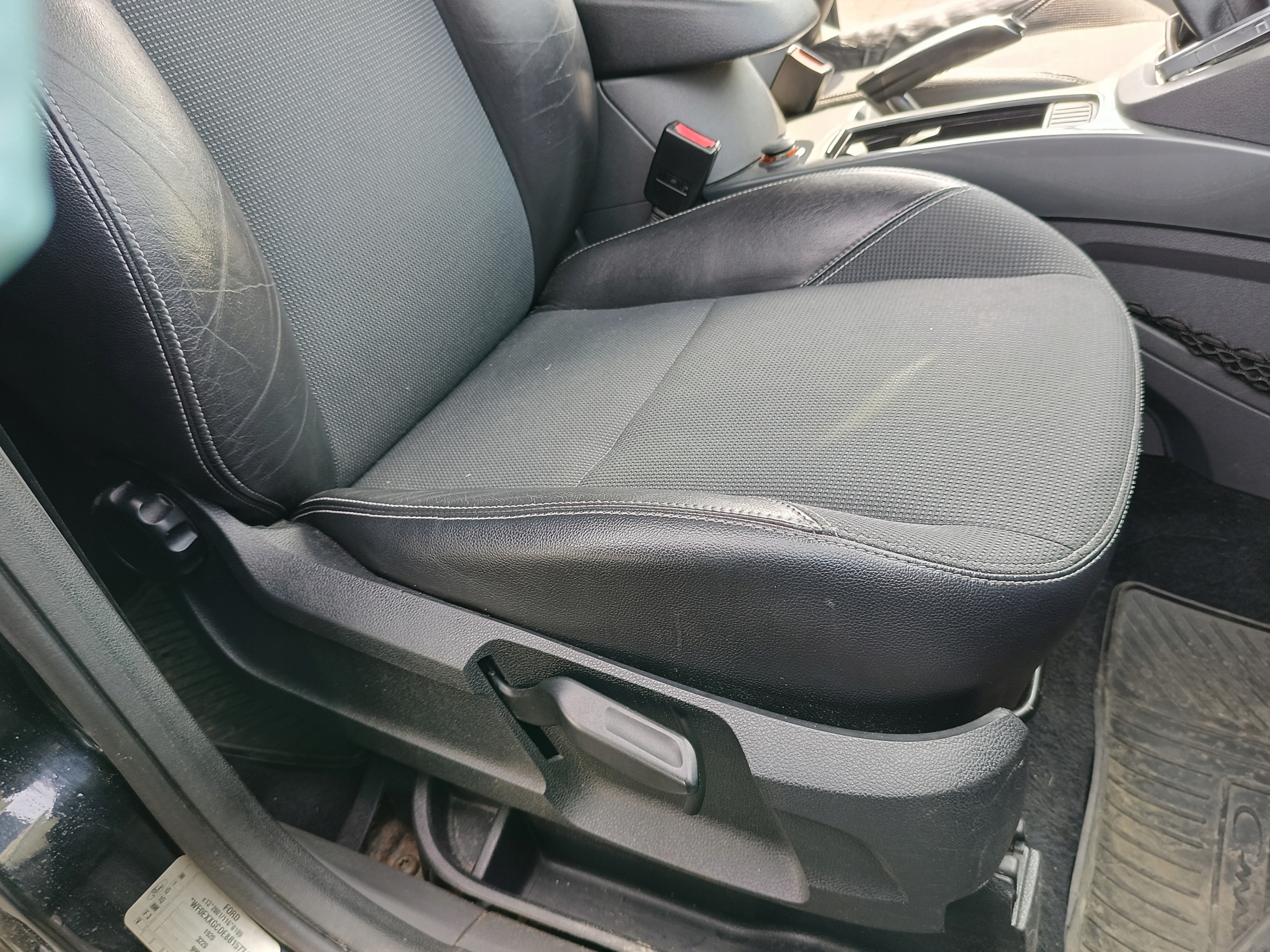 Ford C-MAX FL 07-11 Sitz rechts des Beifahrers Halbleder
