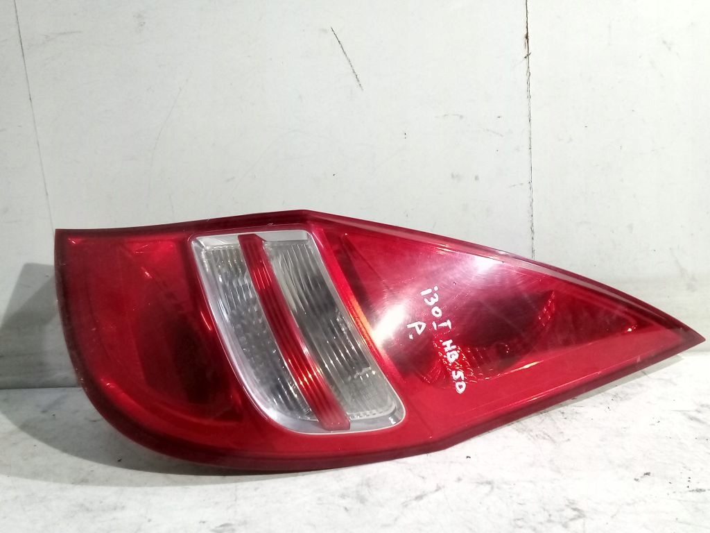 Hyundai i30 and 1 HB 5D light right rear part rear