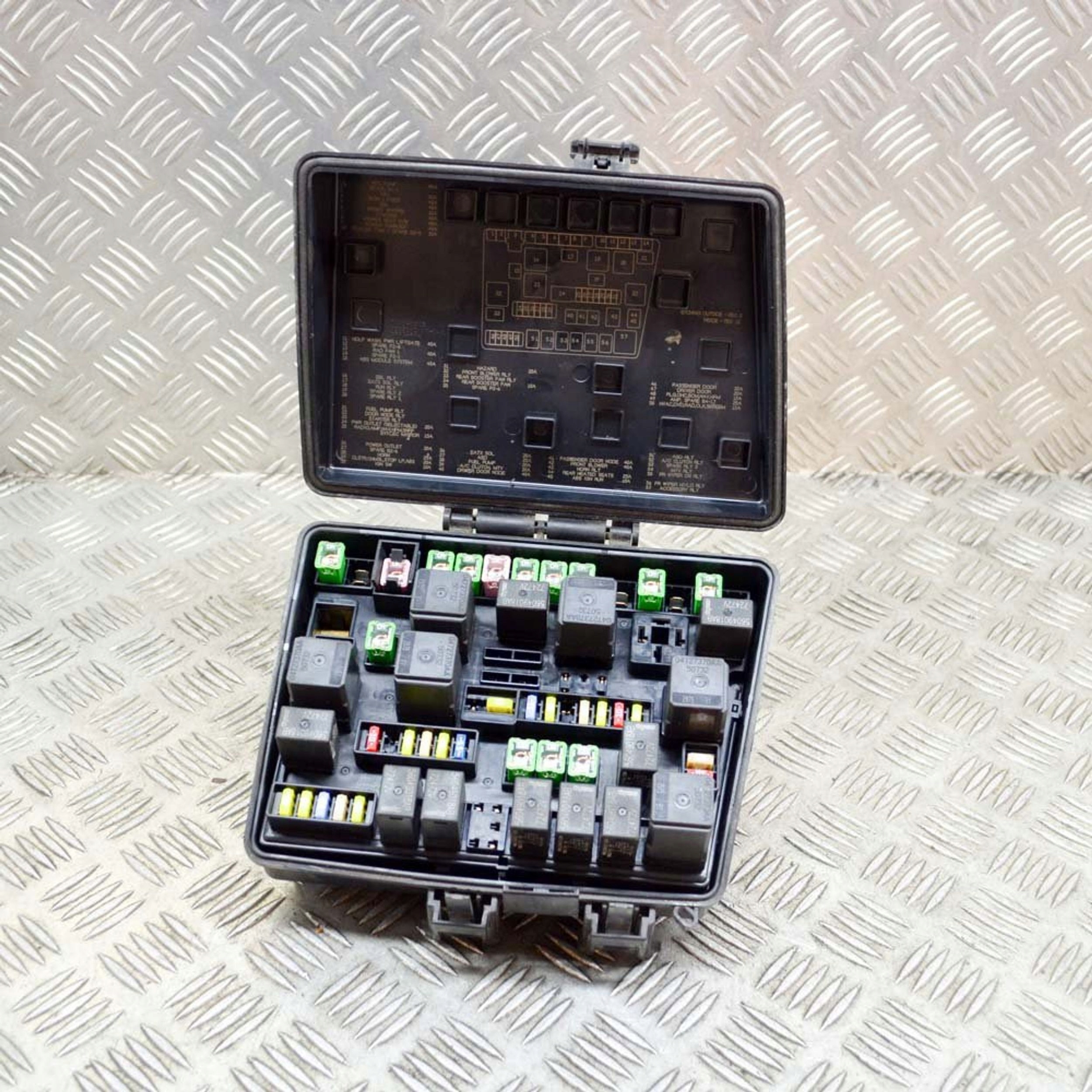 Chrysler Pacifica 2003 Skrzynka bezpieczników / Komplet Numer katalogowy części 05082790AH