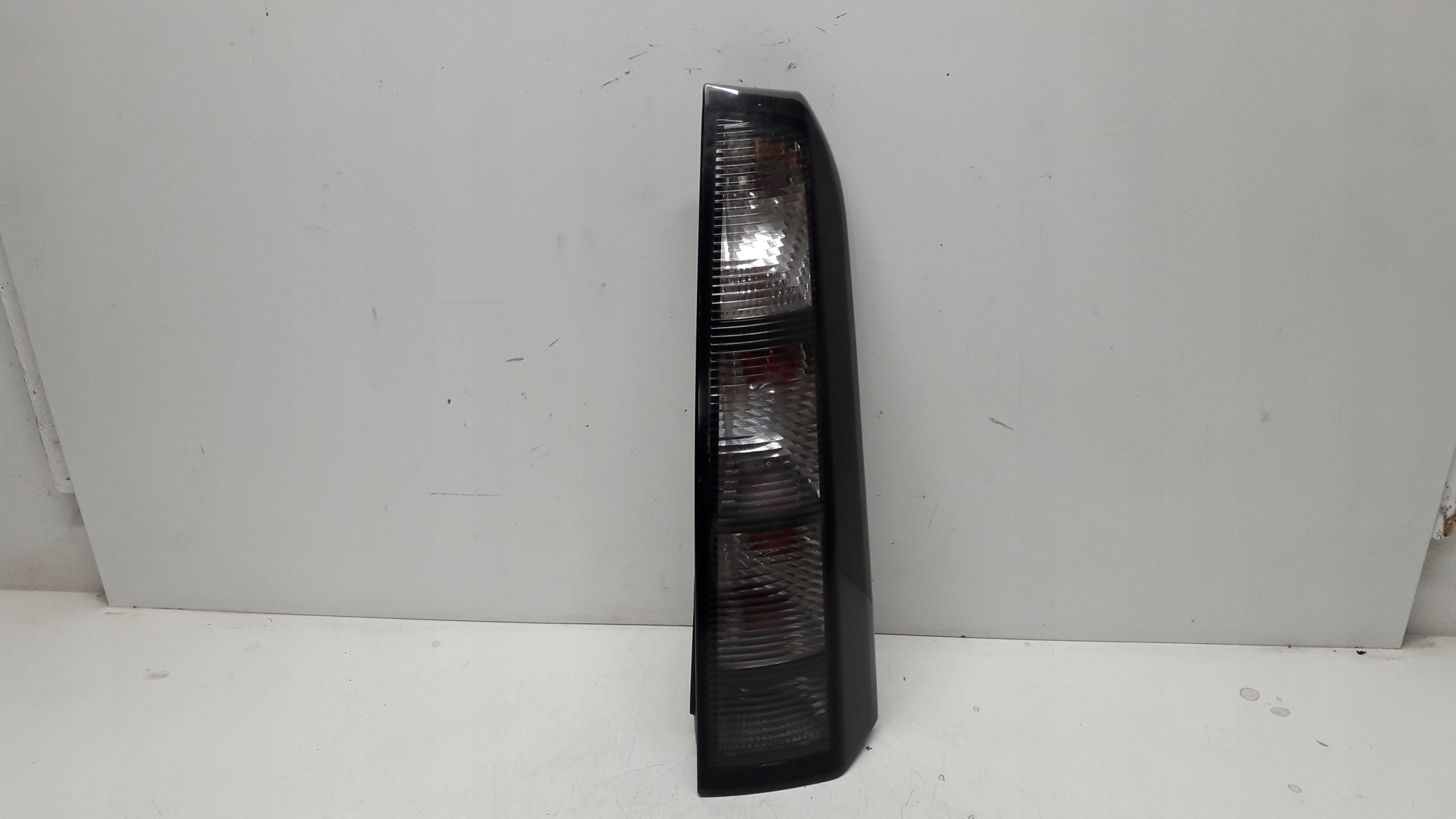 OPEL MERIVA A LIFT 05- LAMPA PRAWA TYŁ Z WKŁADEM