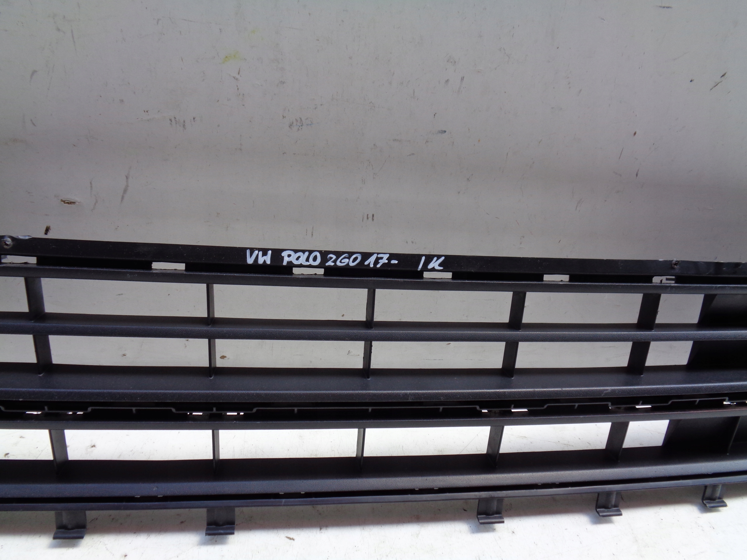 GRIGLIA PARAURTI VW POLO 2G 2G0 17
