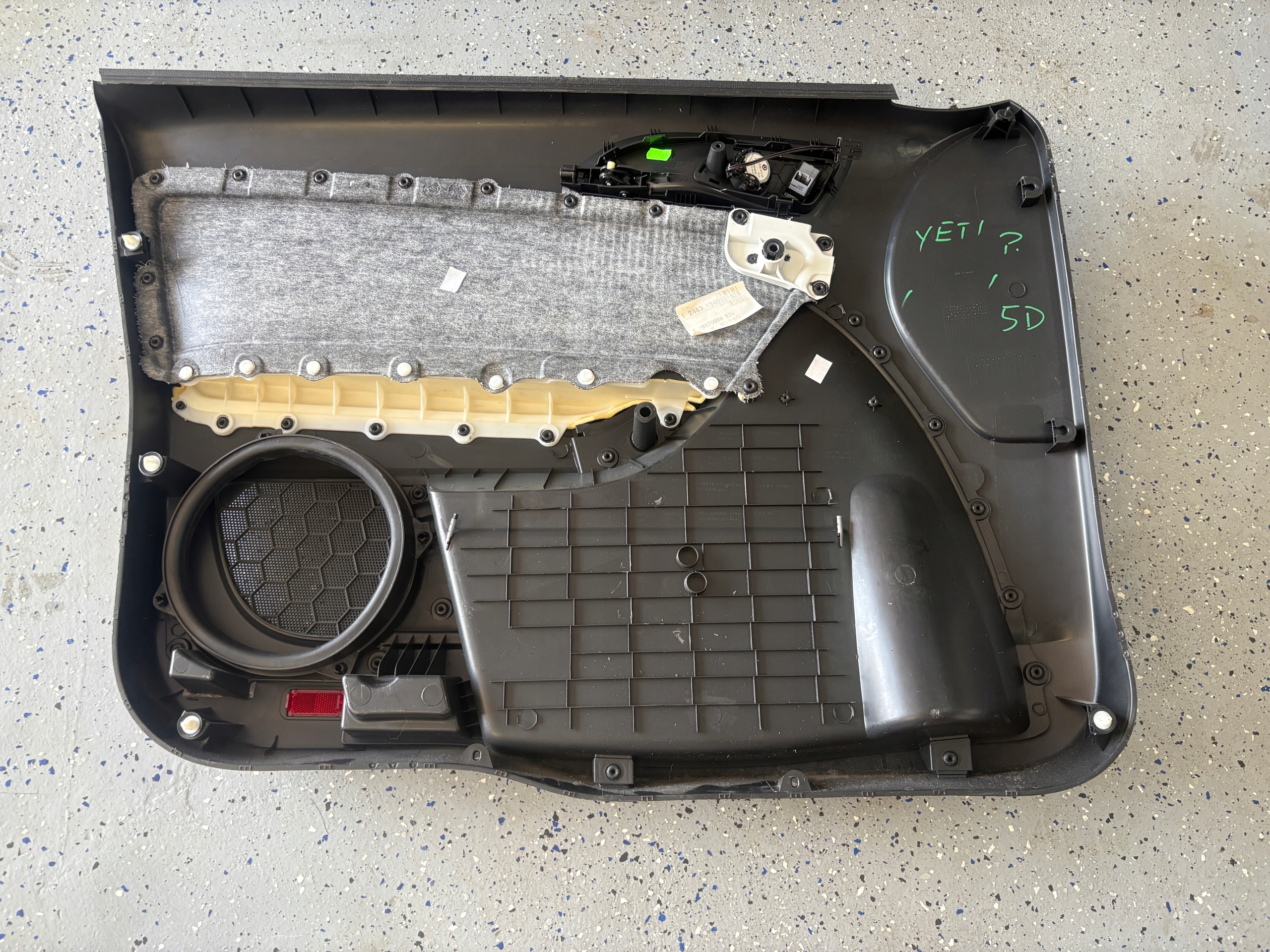 SKODA YETI side door right front 5L1867012
