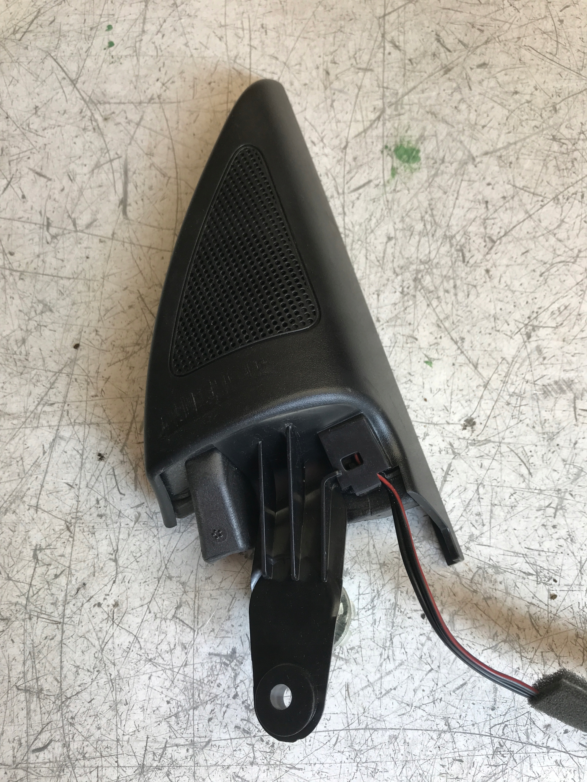 kryt TROJKAT reprák pravý předek VW EOS LIFT