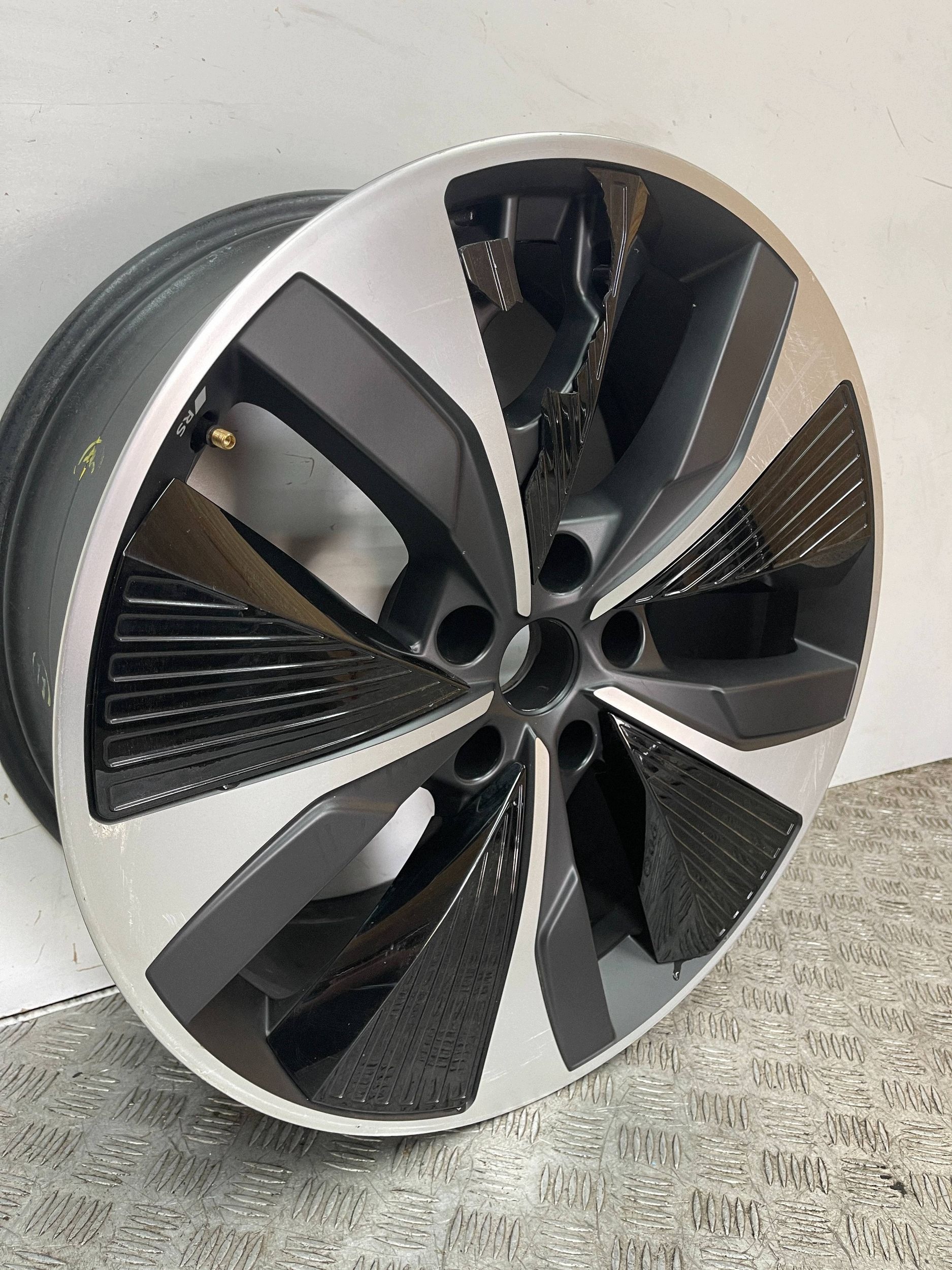 disk hliníkový AUDI Q6 E-TRON 9J X 21 ET29 85H601025AQ