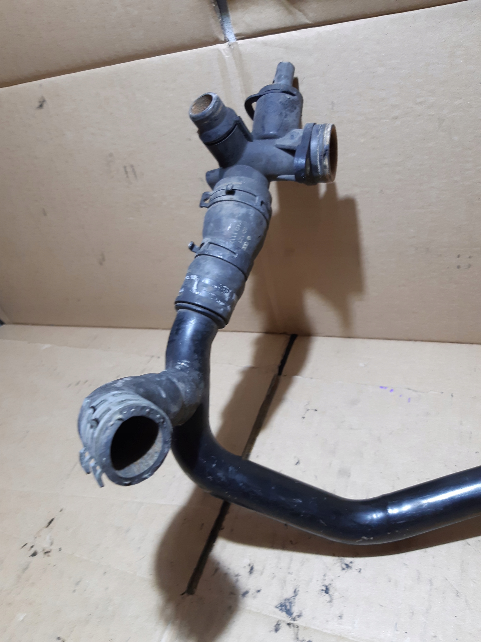 AUDI 2.0 TFSI prijenos cijev crijevo vode 06D121071R