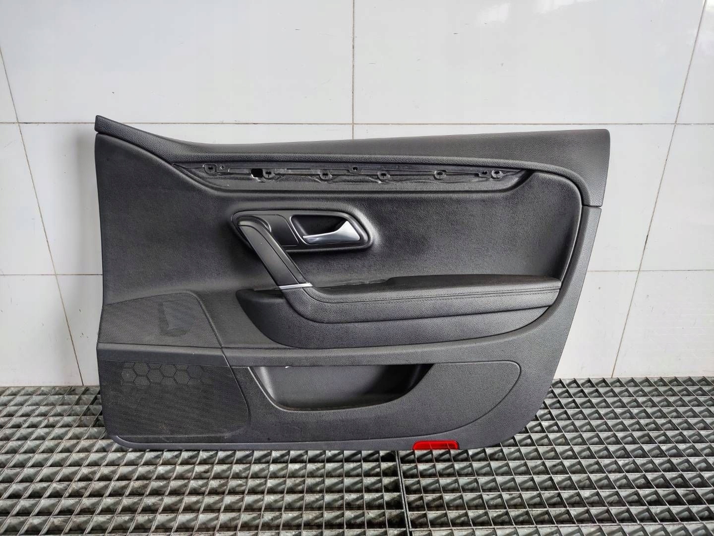 BOCZEK TAPICERKA DRZWI PRAWY PRZÓD PRZEDNI EUROPA VW PASSAT CC