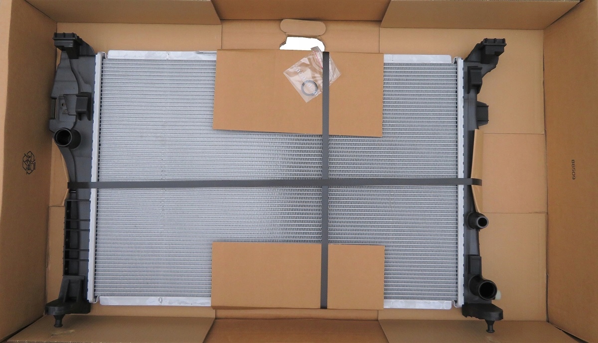 РАДІАТОР MERCEDES A0995006603 A1765000800