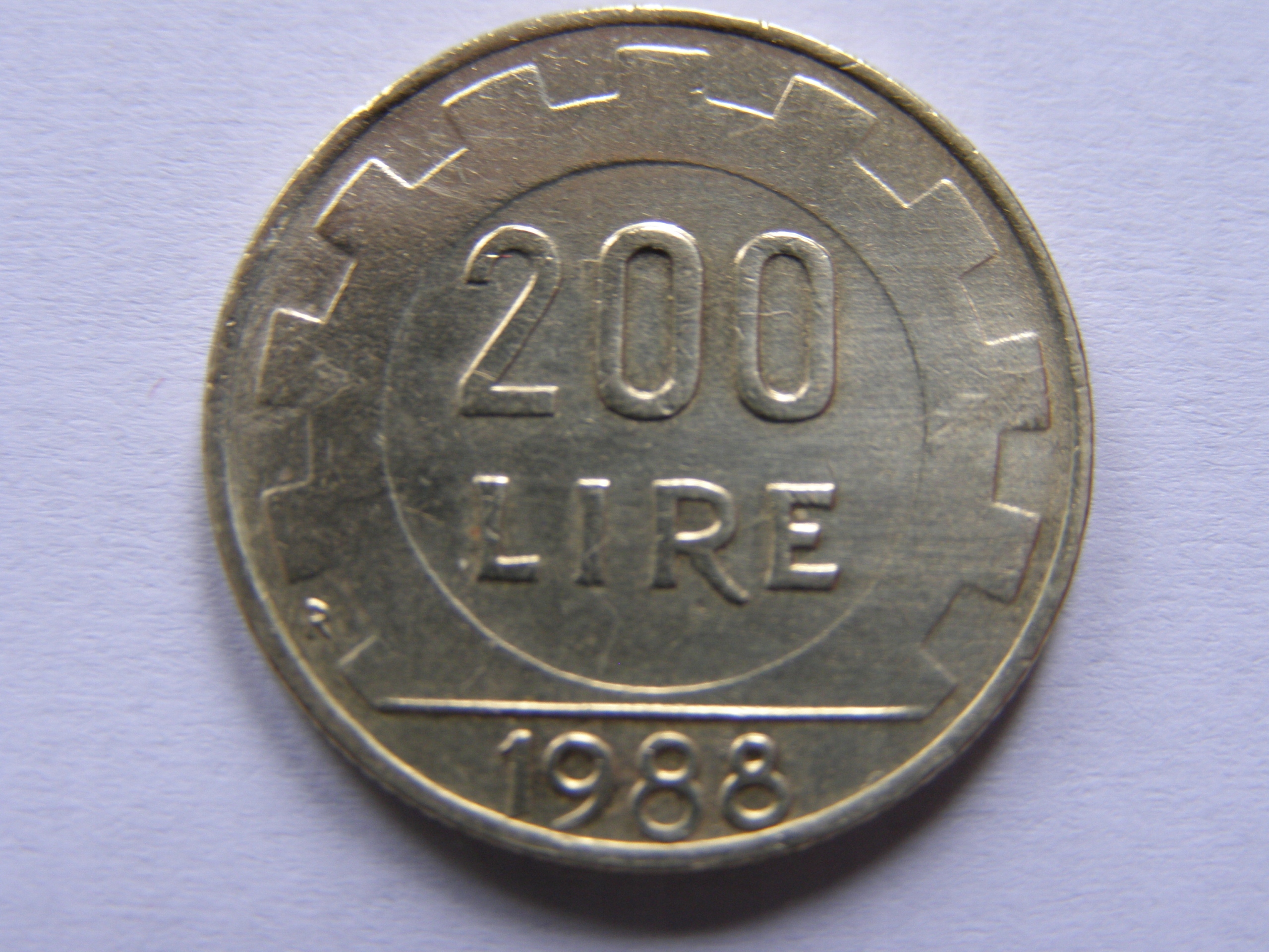 WŁOCHY ITALIA 200 LIRA 1988 ROK !!!!!!!!!!!!! 0356
