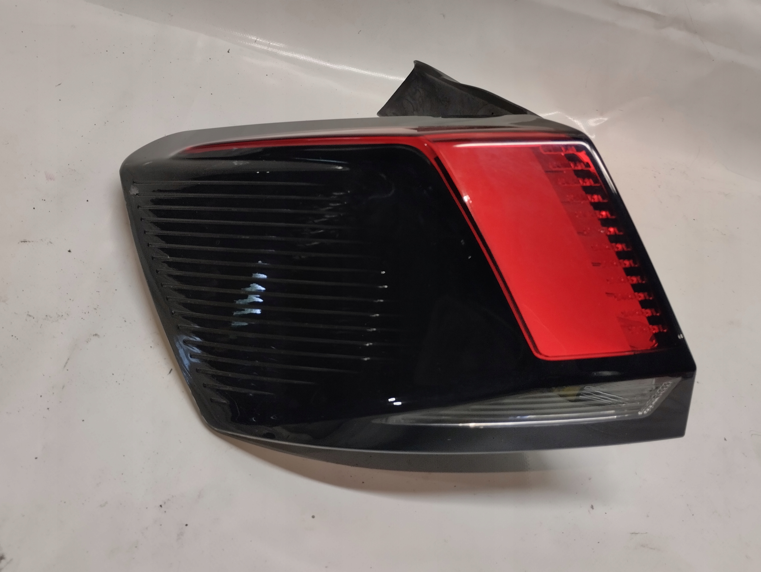 PEUGEOT 3008 II light rear part left