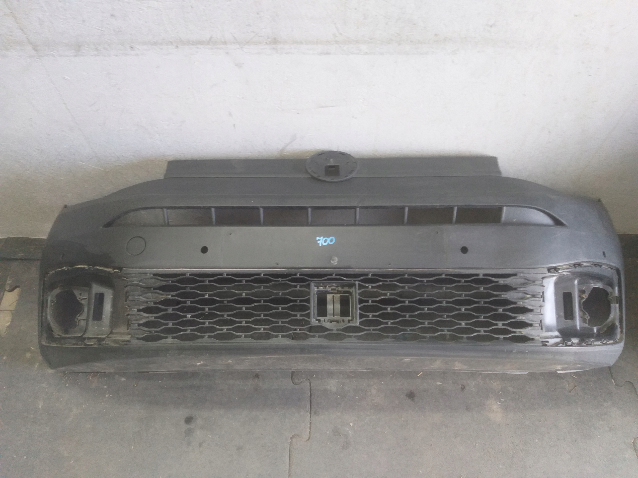 nárazník předek VW CADDY 2K7 20