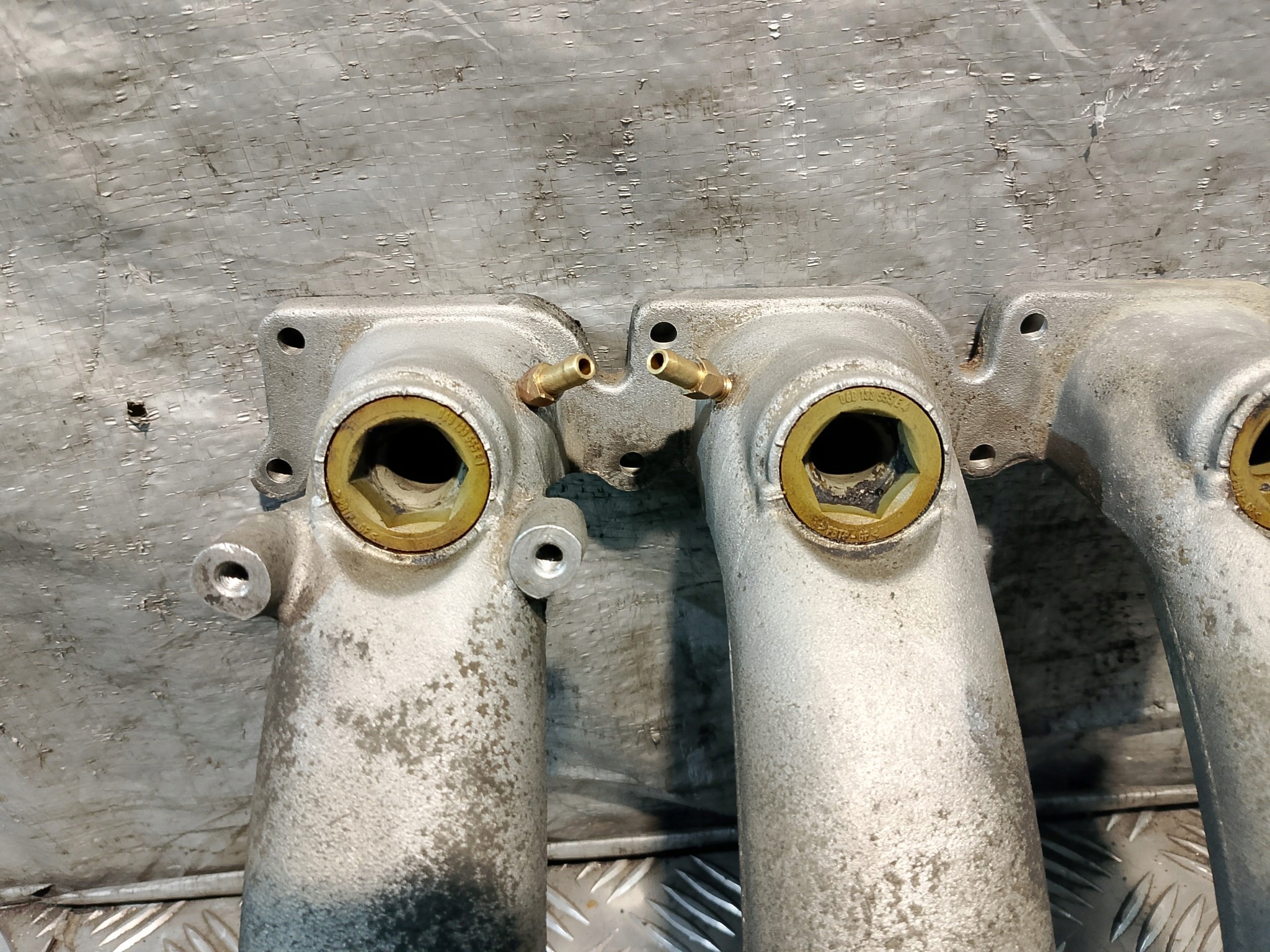 intake manifold DOLOTOWY AUDI A4 B5 1.8 B 06B133223D