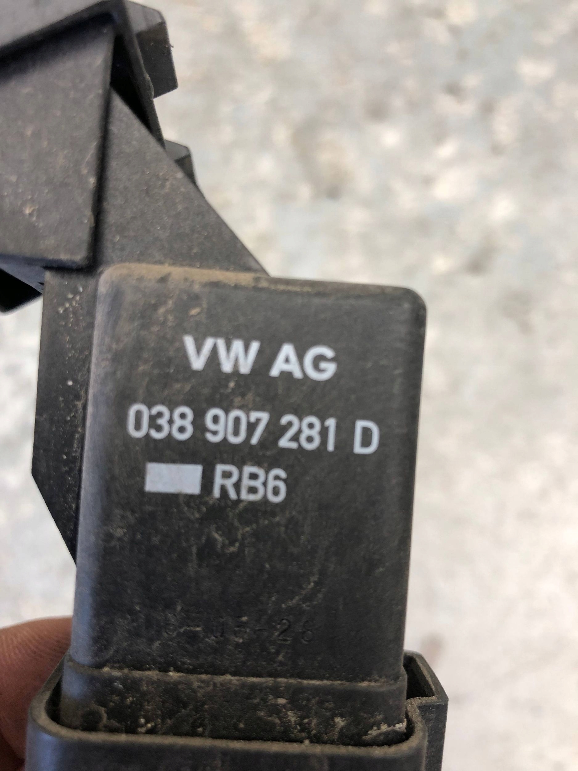 relay plugs SEAT LEON II 038907281D