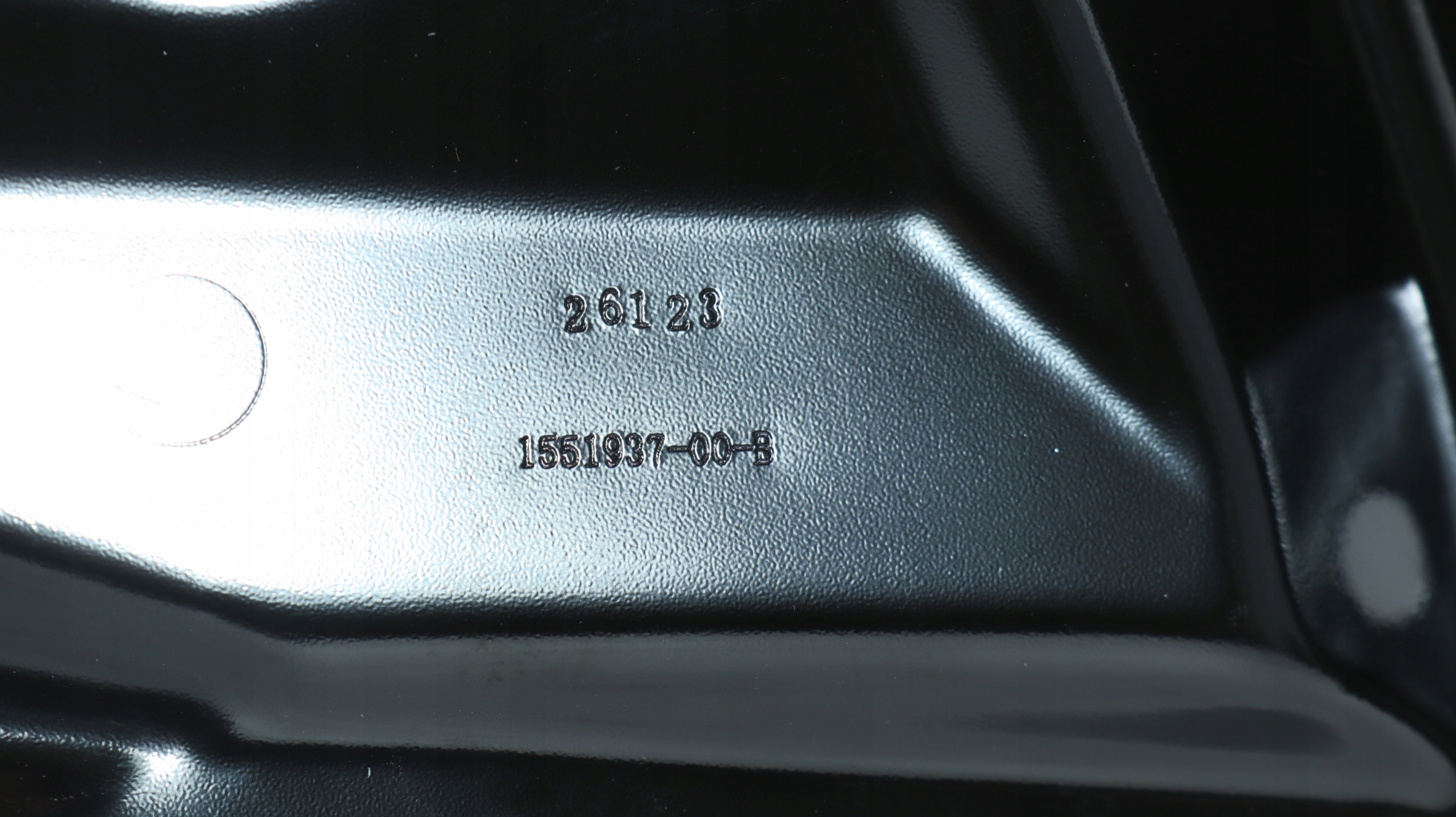 TESLA MODEL Y MOCOWANIE BŁOTNIKA LEWE TYŁ 1551935-S0-B Producent części Tesla