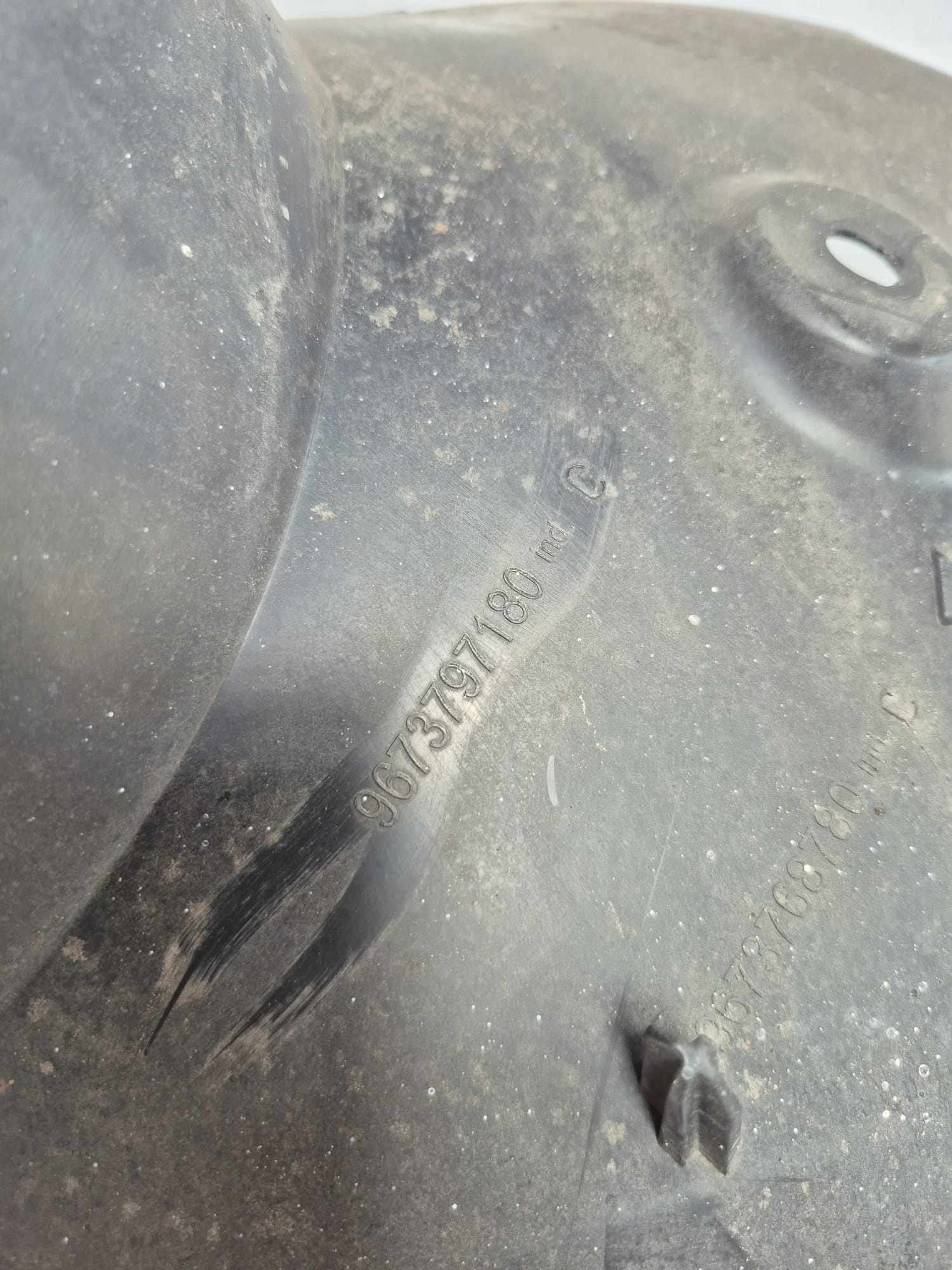 PEUGEOT 208 and 1 12-19 mudguard right front front 9673797180