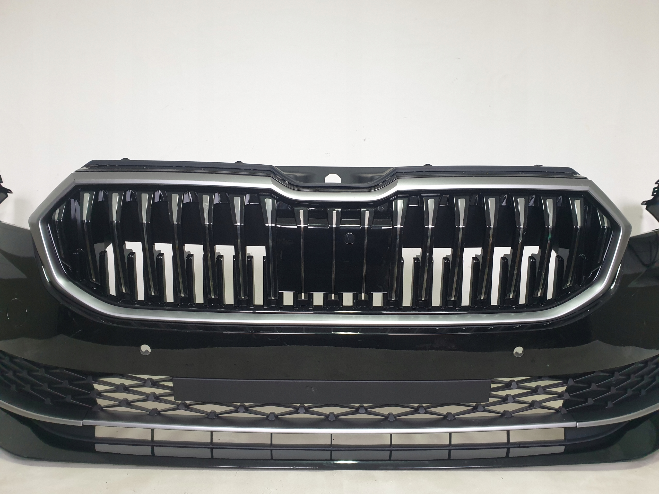 SKODA SUPERB IV 3P0 23-> bumper front front 4 x PDC cover 3P0807221
