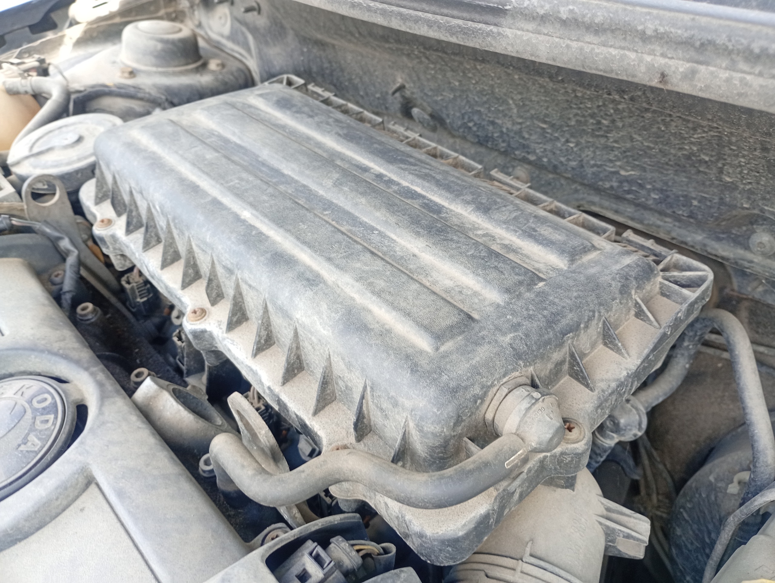 Gehäuse filter luft Skoda Roomster FL 06-15 1.6 16V
