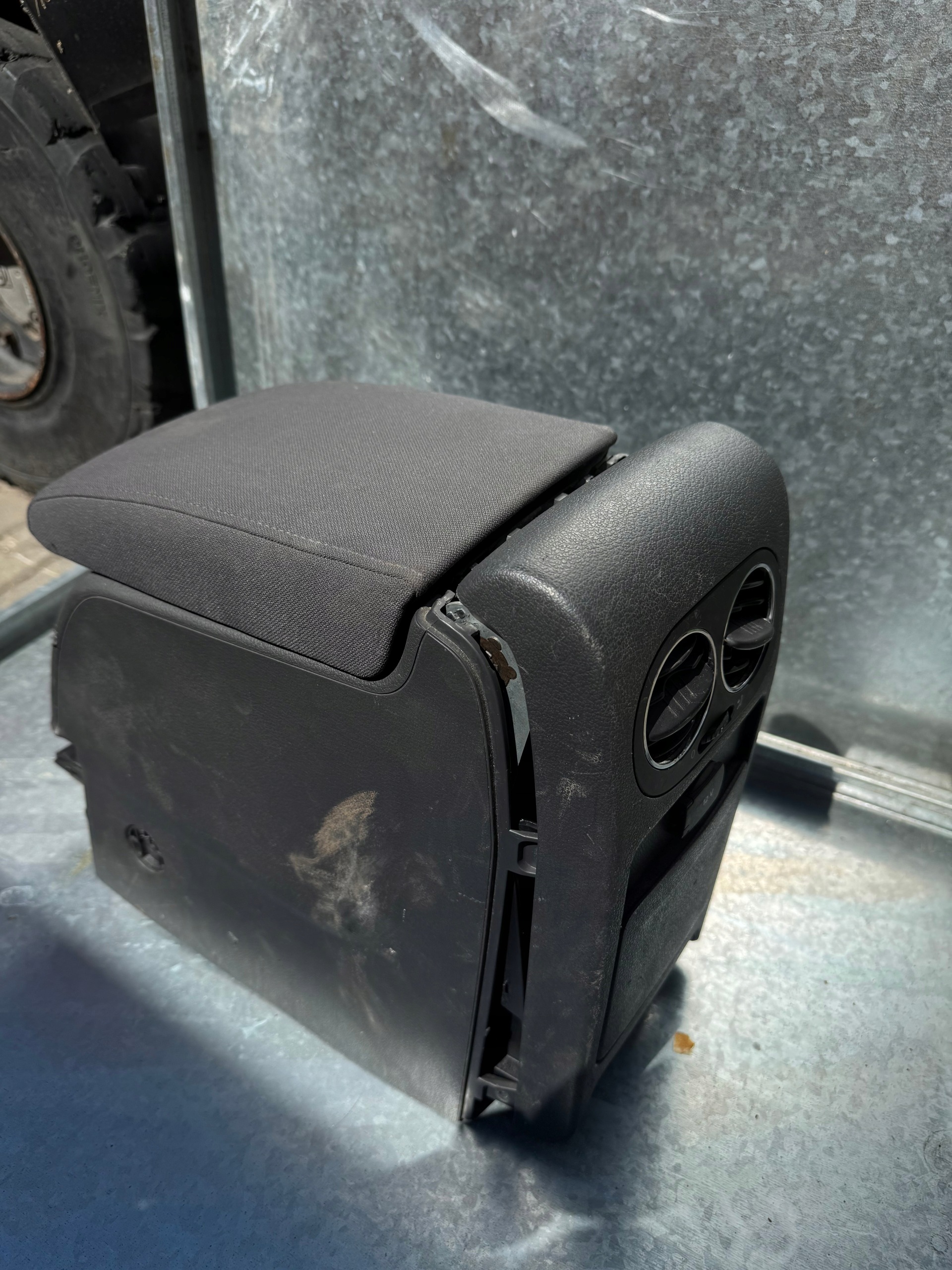 armrest VOLKSWAGEN GOLF V plus (2005-2008) EUROPA