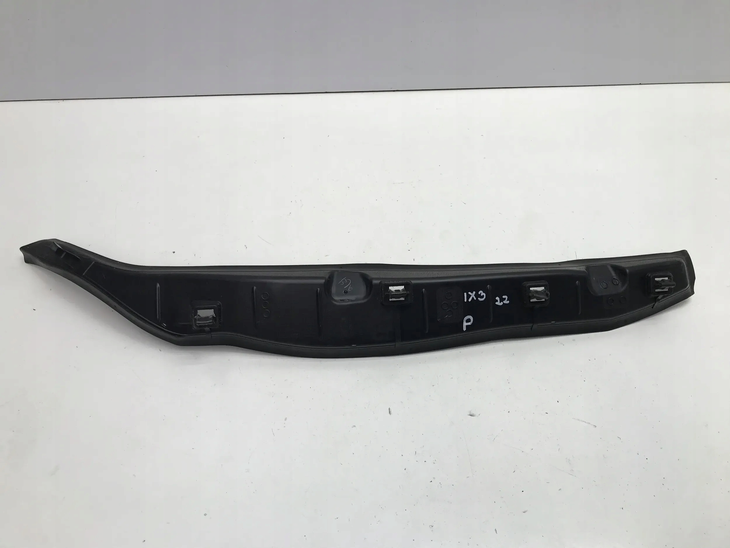 BMW iX3 G08 X3 G01 USZCZELKA ZAŚLEPKA BŁOTNIKA PRAWY PRZÓD 7395550 Typ samochodu 4x4/SUV