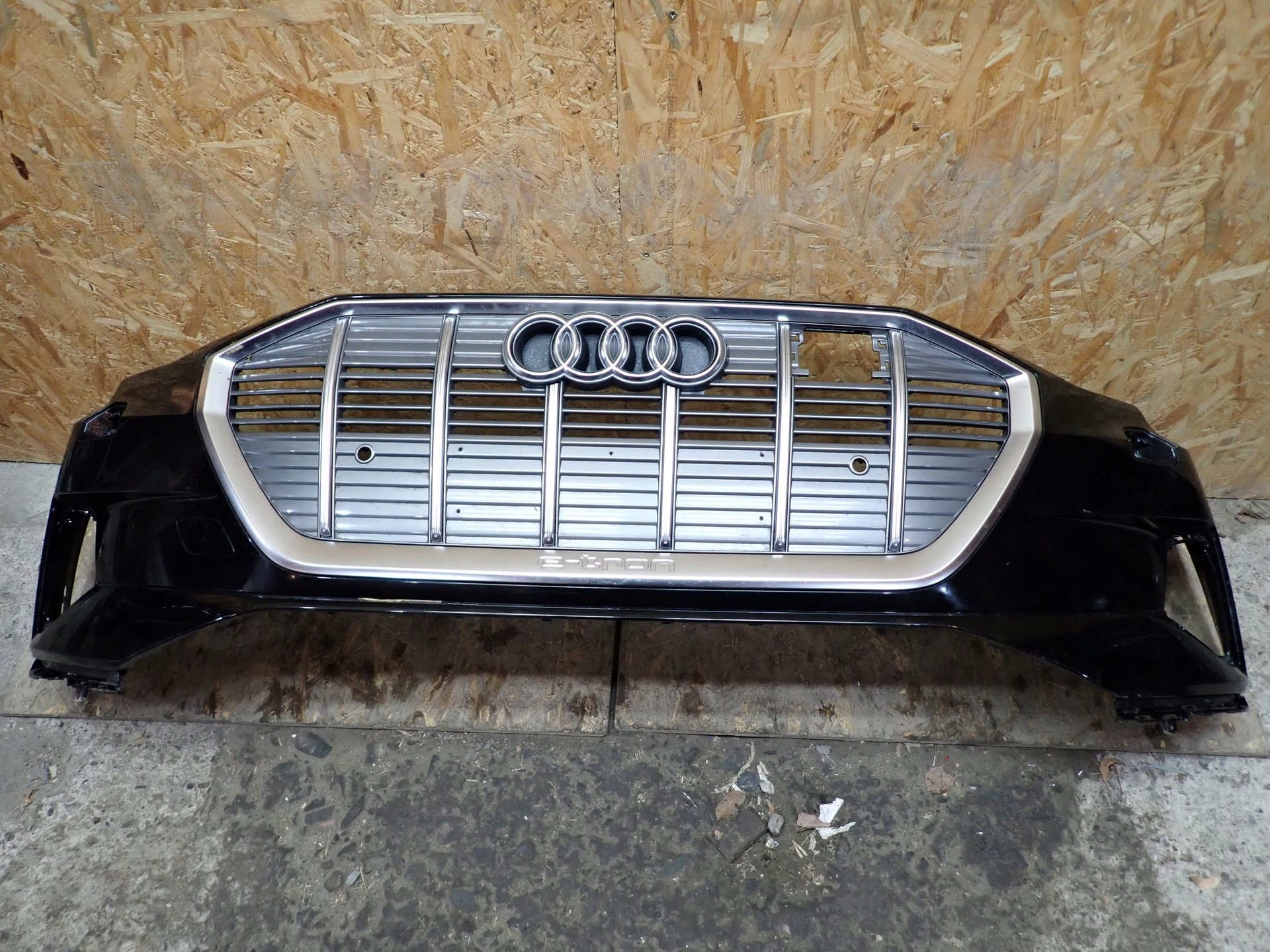 bumper front front AUDI E TRON 4KE 2019
