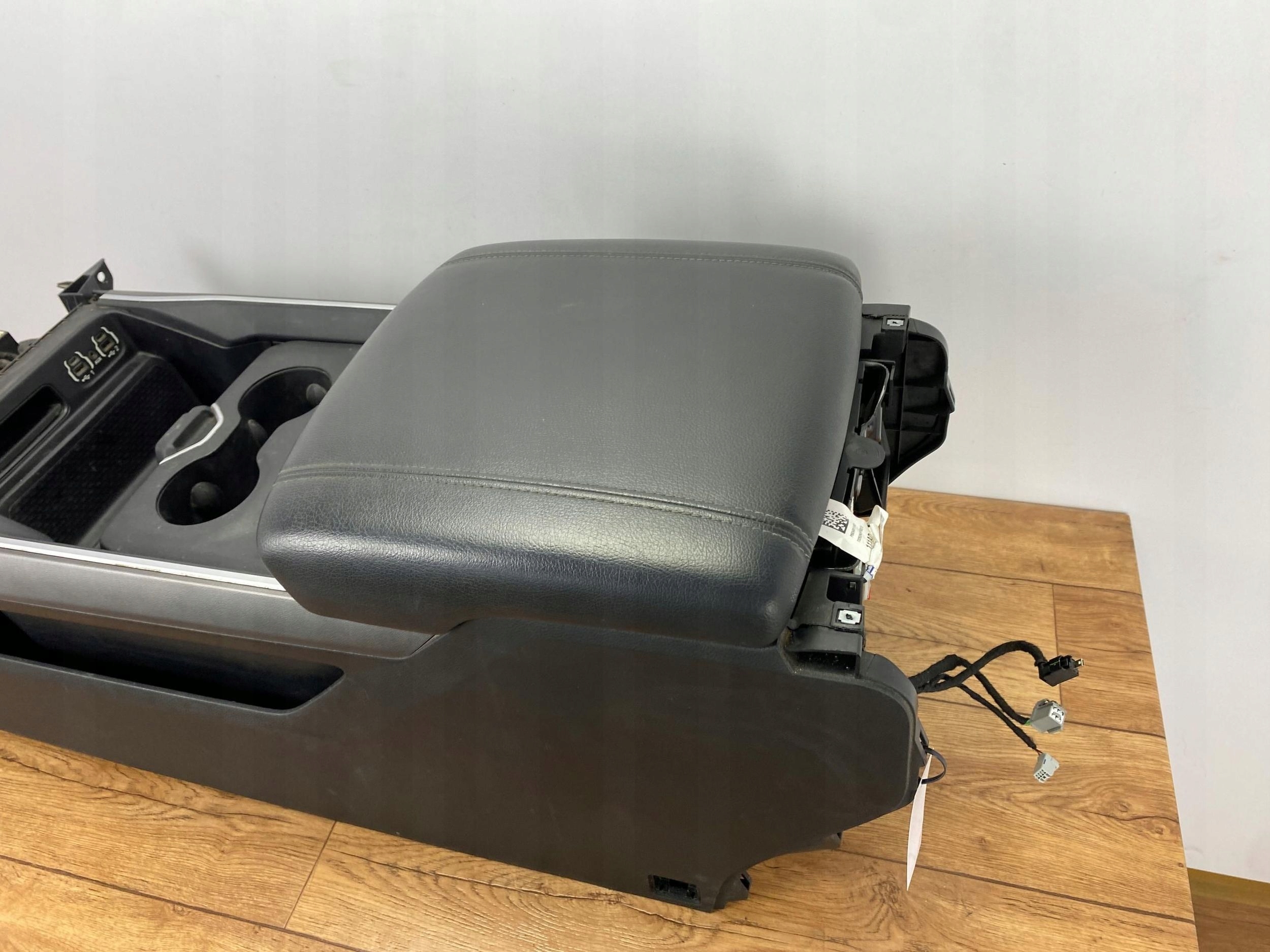 Tunel central armrest Dodge Ram 1500 2019+ USA