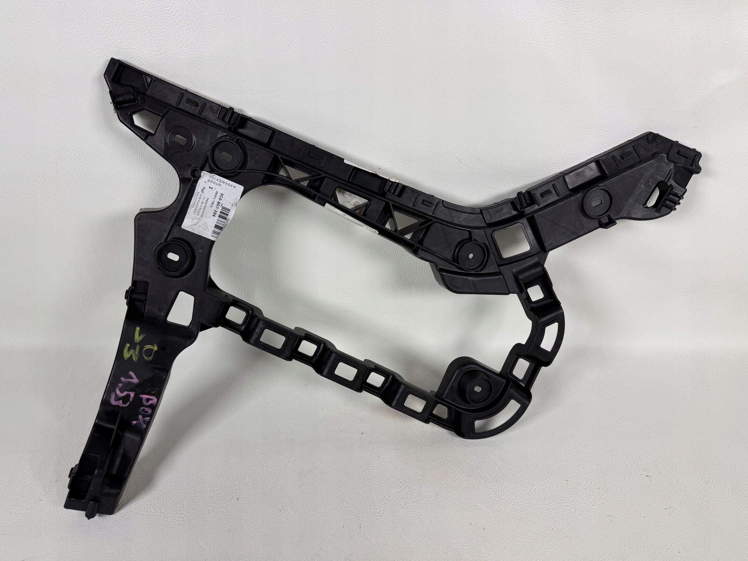 Volkswagen Passat B8 bumper bracket rear part 3G9807394