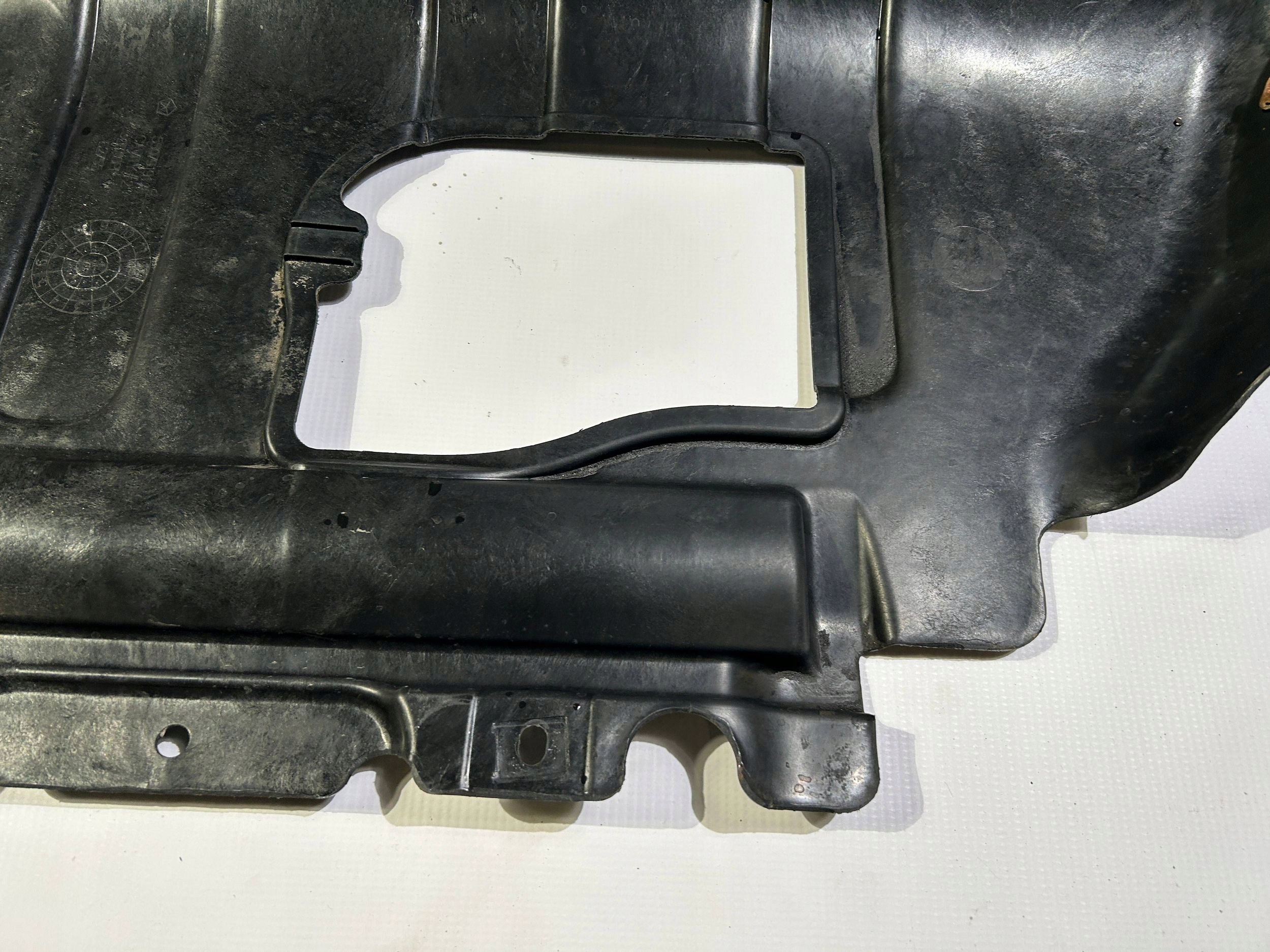 cover lower of the engine chassis dol Dodge Durango Grand Cherokee 5.7 2011