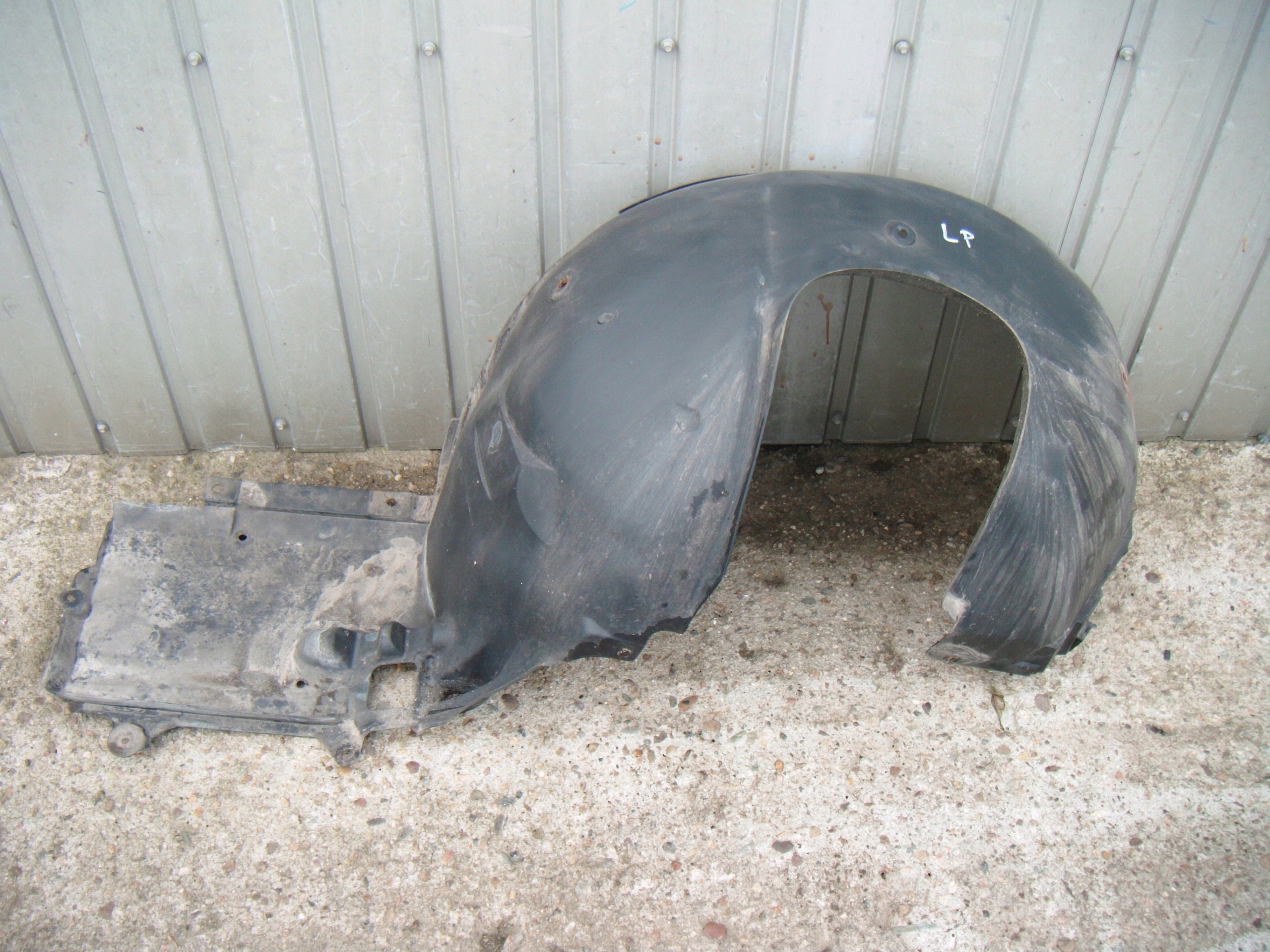 BMW E46 COMPACT NADKOLE LEWY PRZÓD