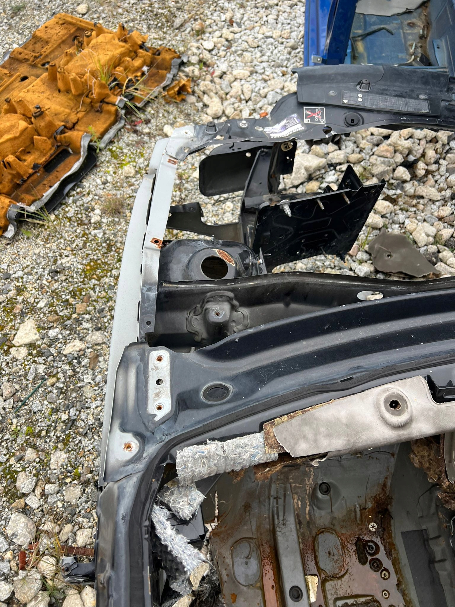 ĆWIARTKA PODŁUŻNICA LEWY PRZÓD DACIA DUSTER