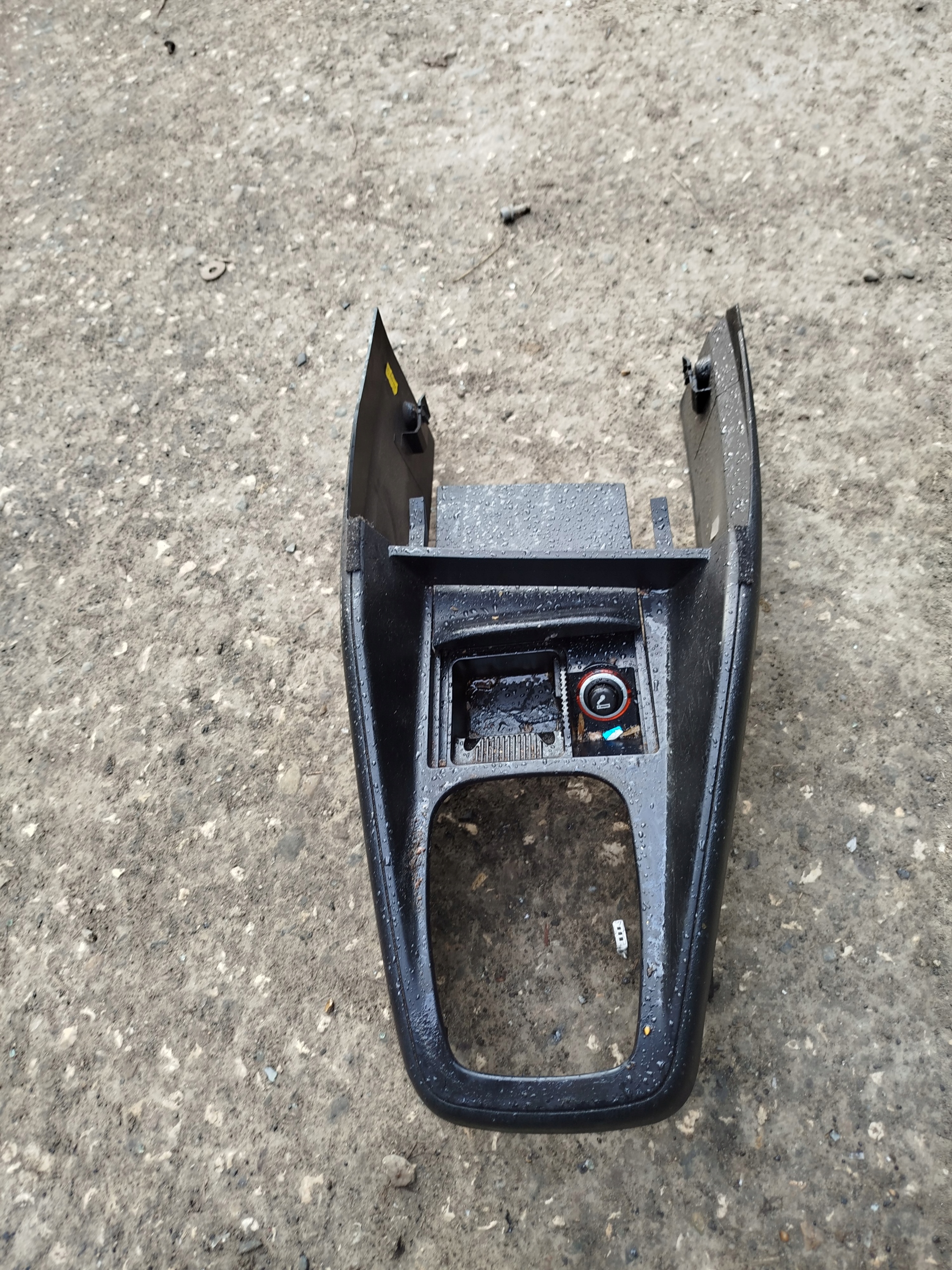 TUNEL ŚRODKOWY POPIELNICZKA VW GOLF 4 IV BORA CZARNY 1J1862201D