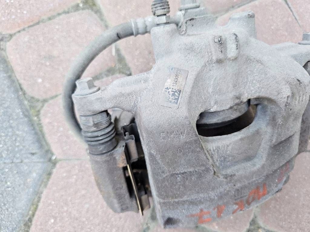 caliper front front jarzmo right brake Opel Mokka X 13430603